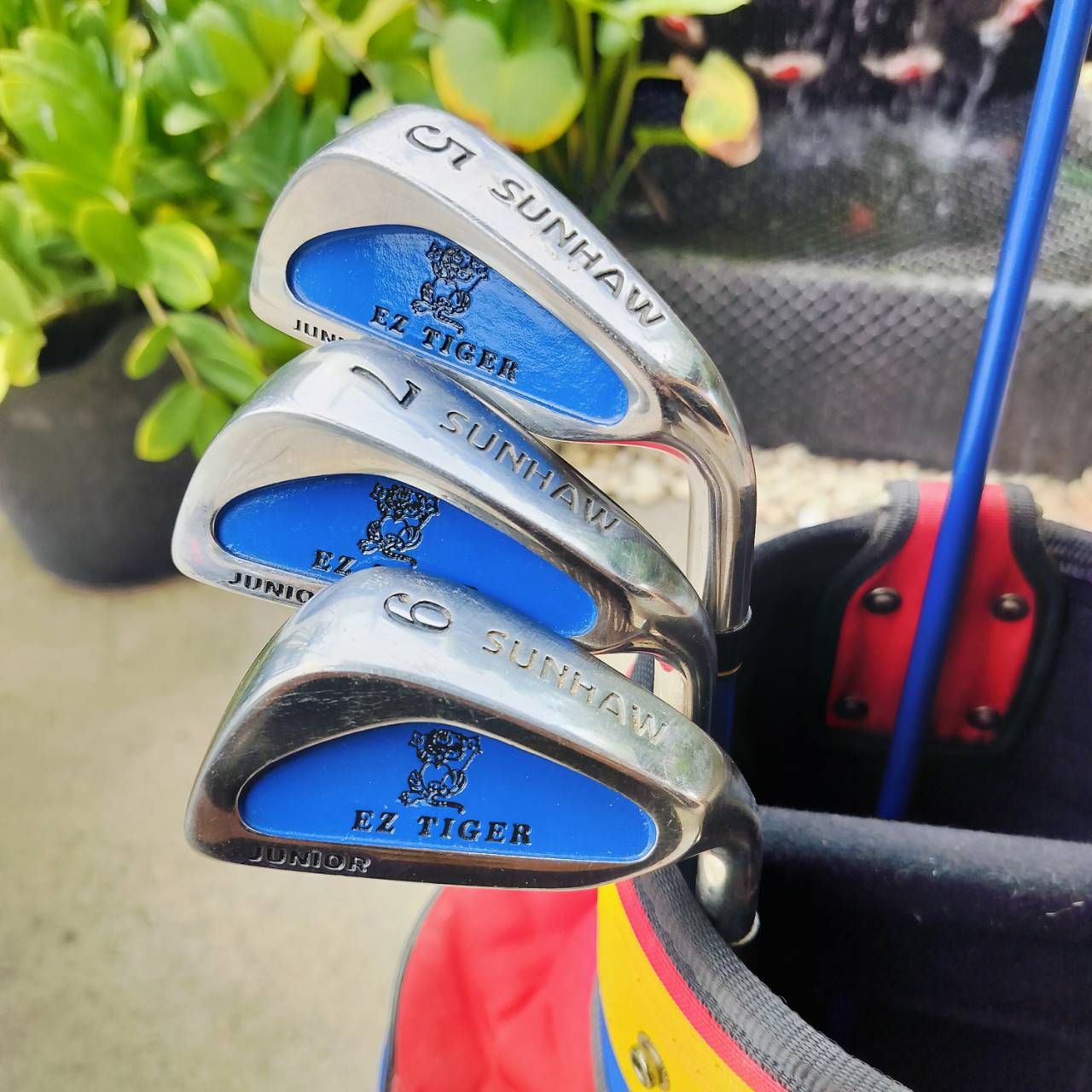 ชุดกอล์ฟเด็ก TIGER JUNIOR สภาพสวยเดิม ถุงกอล์ฟเดิมๆตรงรุ่น ชุดนี้เหล็ก 7 ยาว 32 นิ้ว ค่ะ ไม้กอล์ฟพรีเมี่ยมมือสอง ของแท้ By NakaraLuxurious