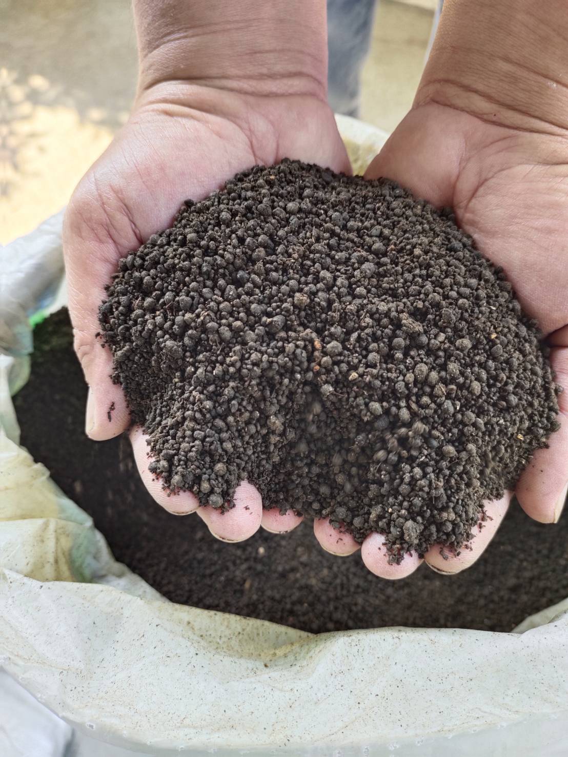 ปุ๋ยอินทรีย์ สูตรสีเขียว(ขายยกกระสอบ) ตราขวัญกสิกร แบบผง ขนาดบรรจุ 25 กก.