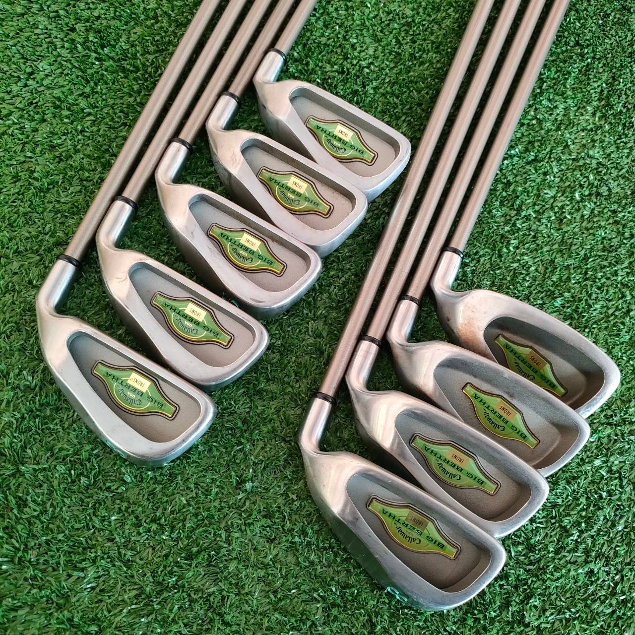 ** ไม้กอล์ฟสำหรับผู้หญิง ** ชุดเหล็ก CALLAWAY BIGBERTHA USA มีเหล็ก 3-9 เเละ PW SW ก้าน LADY GEMS ชุด GEMS ของ Callaway เป็นชุดที่คุณภาพสูงมากๆ ทั้งตีง่าย ก้านเบา นุ่มนวลมากครับ