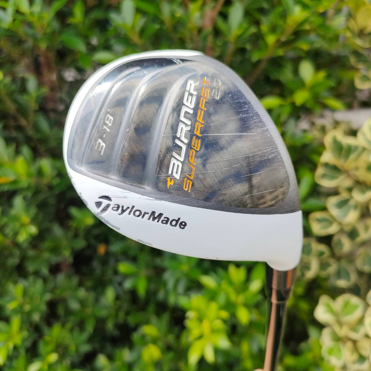 HYBRID 3 TAYLORMADE BURNER SUPERFAST 2.0 องศา 18 ก้าน SUPERFAST FLEX S หัวลักษณะส่งสามเหลี่ยมมนๆ ยื่นออกด้านหลังทำให้ตีง่าย ตีไกล ตีพุ่งสุดๆ ดีมากๆครับ