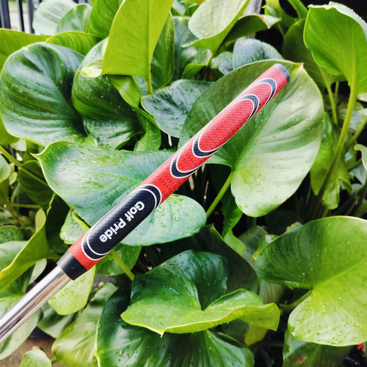 PUTTER ODYSSEY MARXMAN ยาว 35 นิ้ว กริพ GOLF PRIDE รุ่นนี้เล็งง่ายมากๆ เวลาสโตรคเบี้ยว จะเห็นเลยว่าเบี้ยว และรูปทรงออกแบบ ให้ชดเชยความผิดพลาดได้สูงมากๆ ไม้กอล์ฟพรีเมี่ยมมือสอง ของแท้ By NakaraLuxurious