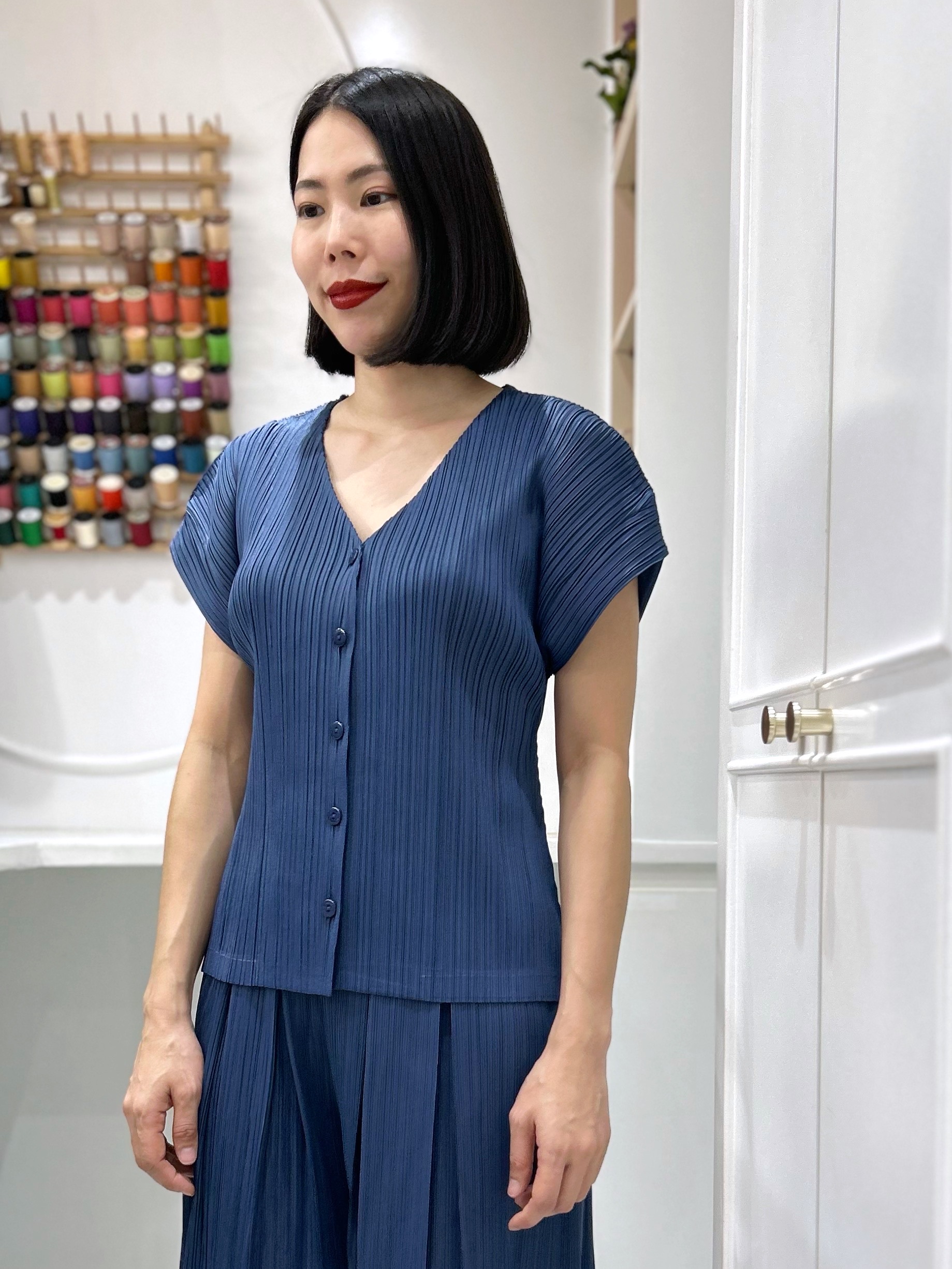 ปรับราคาลง20%!! 2MUAY รุ่น GJO5016 เสื้ออัดพลีทคุณภาพ SHORT SLEEVE V NECK BUTTON FRONT PLEATED TOP 10 สี FREE SIZE