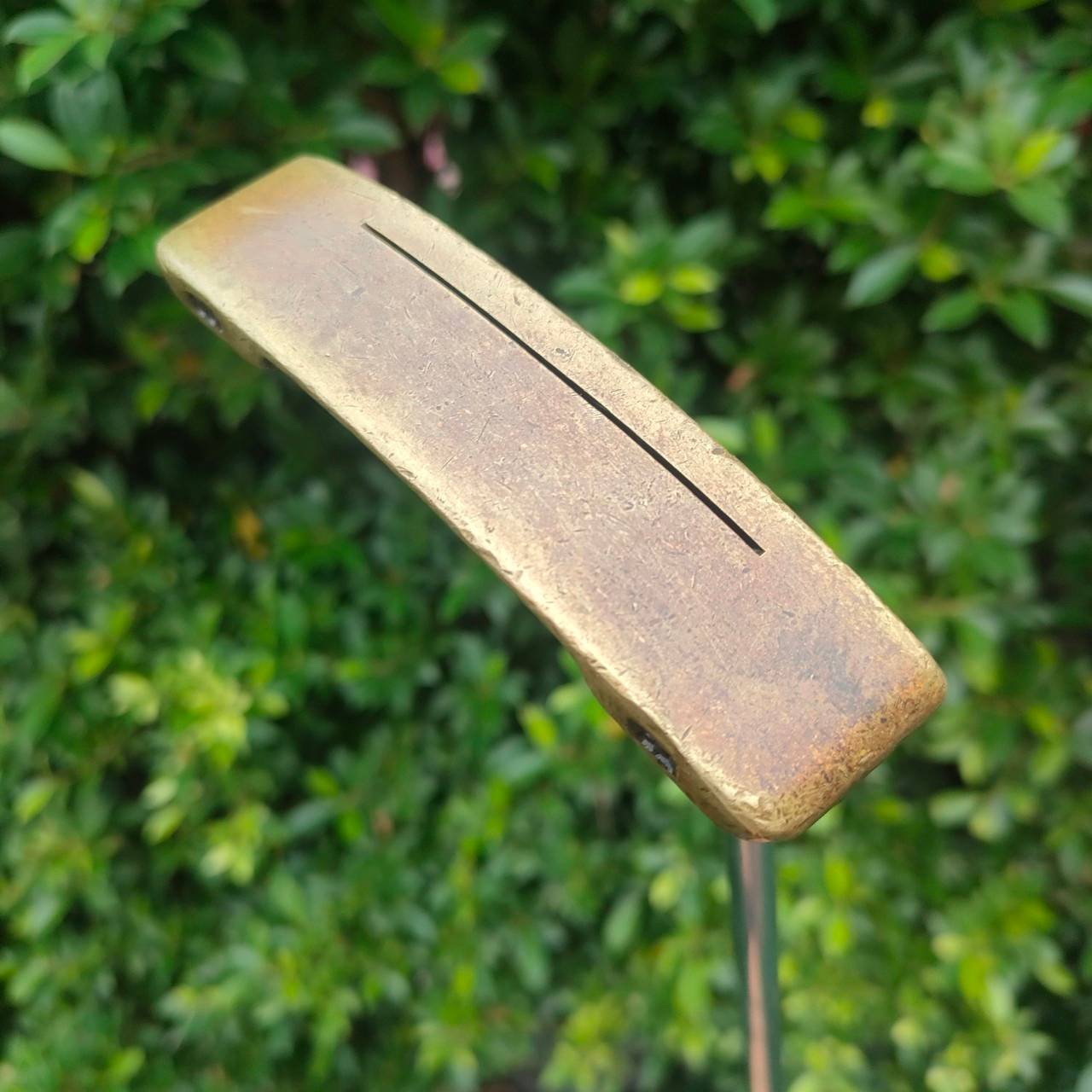 PUTTER TRIDENT 400 ความยาว 34 นิ้ว กริพ WINN เเบบใหญ่ เฉพาะคลิปอย่างเดียวซื้อมาราคา 1,500 บาท สุดยอดวัสดุทองเหลืองระดับพรีเมี่ยม!! สุดยอดคุณภาพสุดคุ้มกว่านี้ไม่มีอีกแล้ว!! ไม้กอล์ฟมือสอง ของแท้ BY NakaraLuxurious