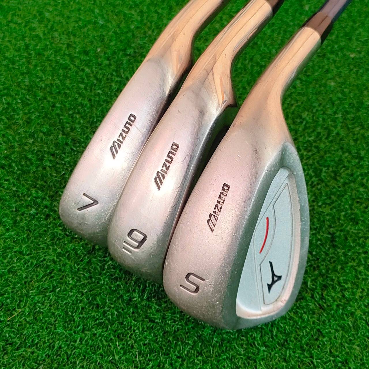 **ไม้กอล์ฟสำหรับเด็ก** ชุดเหล็ก MIZUNO มีเหล็ก 7,9,SW ก้าน ORICINAL MADE IN JAPAN น้องๆที่หาไม้กอล์ฟอยู่ ชุดนี้ของดีห้ามพลาด สำหรับเด็กเล่นได้ครบระยะครับ