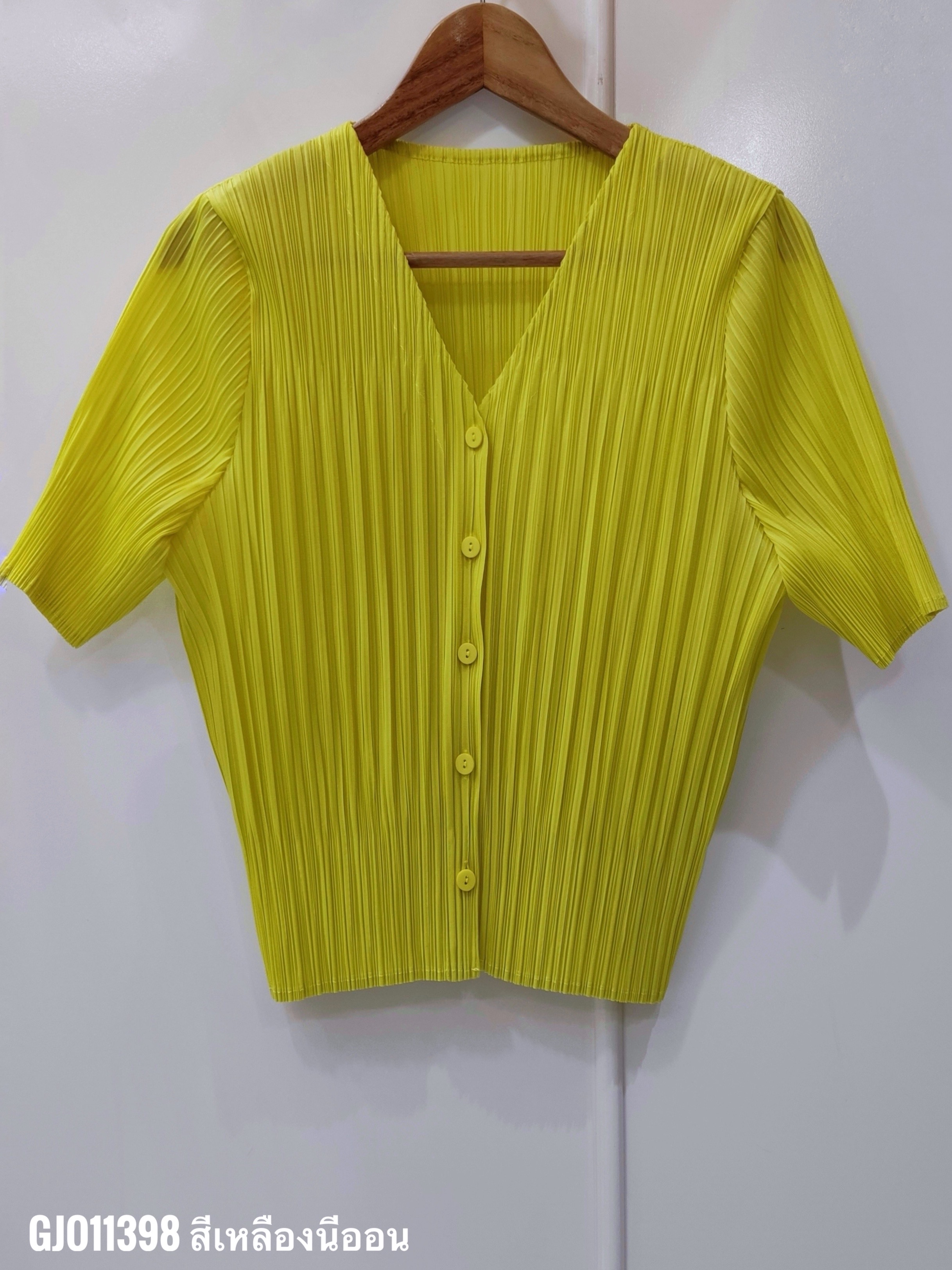 2MUAY รุ่น GJO11398 เสื้ออัดพลีท V NECK BUTTON FRONT PLEATED TOP 10 สี FREE SIZE