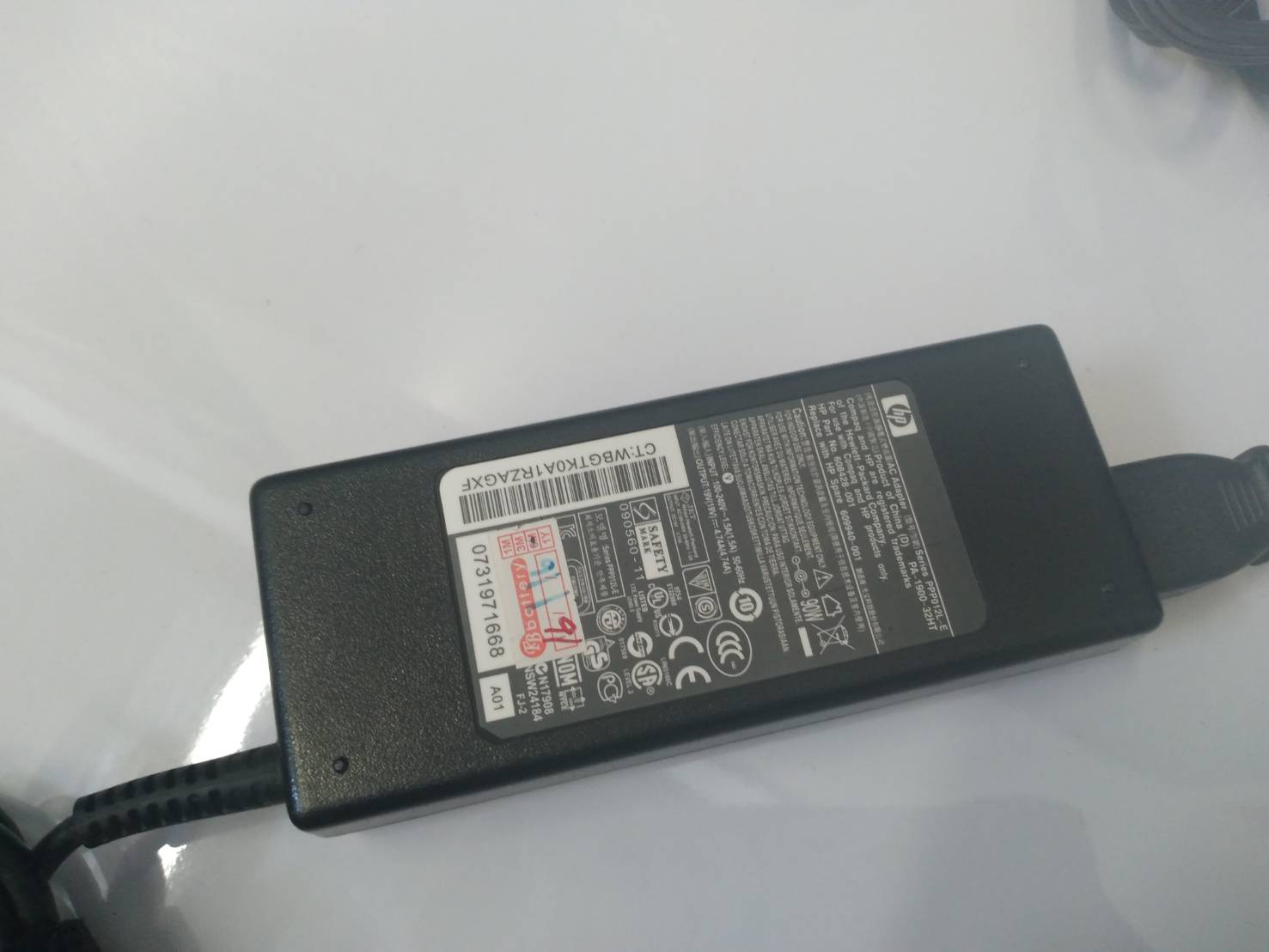 Genuine HP 90W AC adapter Compaq 6910p 8510p Elitebook 8460p 8470p 609940-001