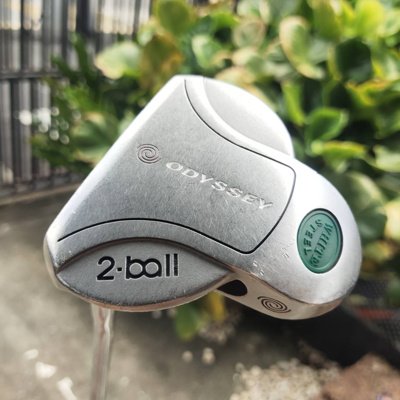 สำหรับคนถนัดซ้าย (Left Hand) PUTTER ODYSSEY TWO-BALL WHITE STEEL ความยาว 33 นิ้ว .