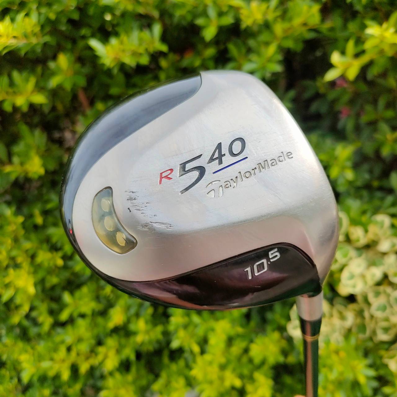 DRIVER TAYLORMADE R540 องศา 10.5 ก้าน TM-500 PLUS FLEX R *มาพร้อม COVER ตรงรุ่น!!!* ตีไกล เร่งสปีดได้ดีมากๆ แอโร่ไดนามิค **ตำหนิตรงคอไม้เคลื่อน** ไม้กอล์ฟมือสอง ของแท้ BY NakaraLuxurious