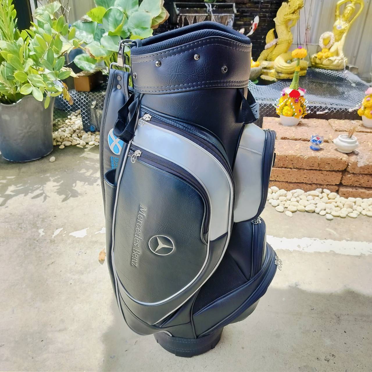 ถุงกอล์ฟ BENZ BKK ของแท้ ไม่เคยใช้งานมาก่อน เรียบหรู ซิปทุกซิปเป็นตราเบนซ์