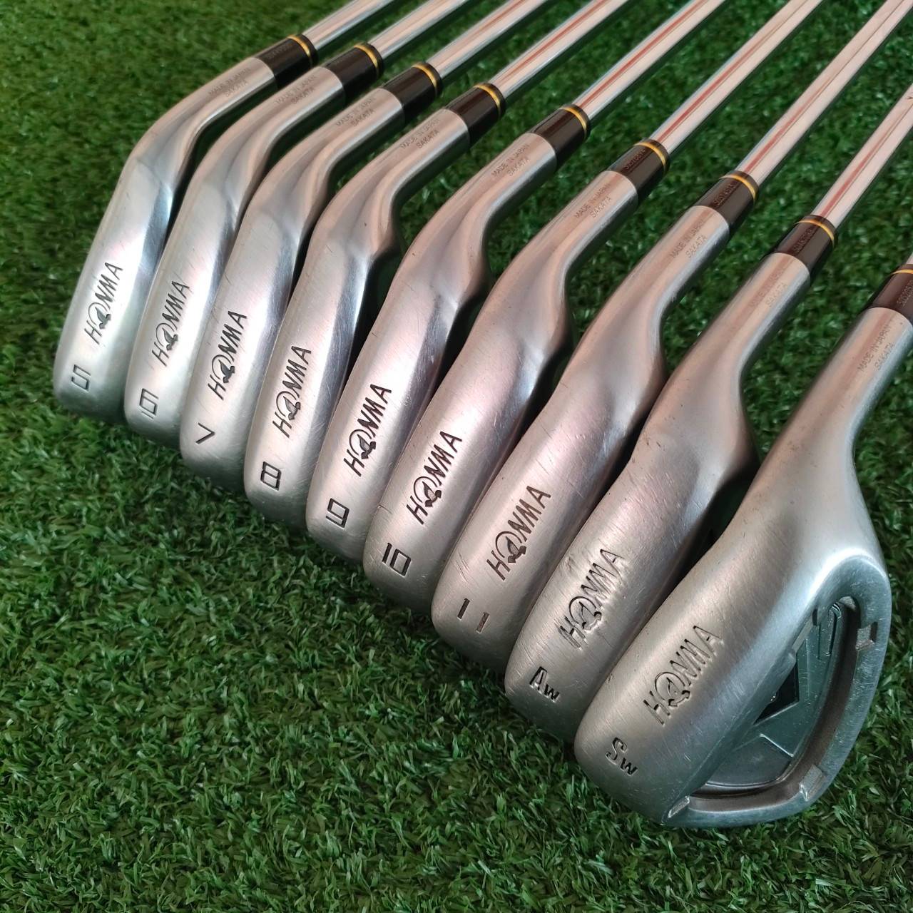 ชุดเหล็ก HONMA LB-515 มีเหล็ก 5-11 เเละ AW SW ก้าน N.S.PRO 850 GH FLEX R ชุดเหล็กหน้าเด้ง!! พรีเมี่ยมสูงสุดจาก SAKATA ก้านเหล็กสุดพรีเมี่ยม!! น้ำหนักเบาแค่ 85 กรัม ทำให้ตีง่ายมาก!! ไม้กอล์ฟมือสอง ของแท้ BY NakaraLuxurious