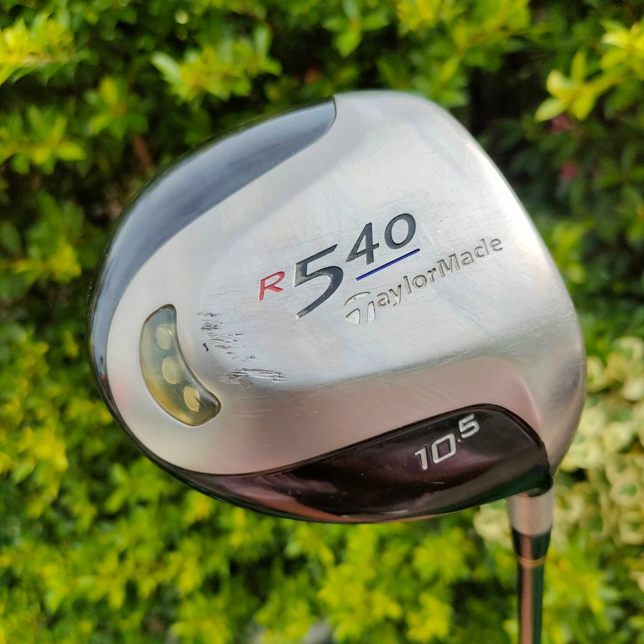 DRIVER TAYLORMADE R540 องศา 10.5 ก้าน TM-500 PLUS FLEX R *มาพร้อม COVER ตรงรุ่น!!!* ตีไกล เร่งสปีดได้ดีมากๆ แอโร่ไดนามิค **ตำหนิตรงคอไม้เคลื่อน** ไม้กอล์ฟมือสอง ของแท้ BY NakaraLuxurious