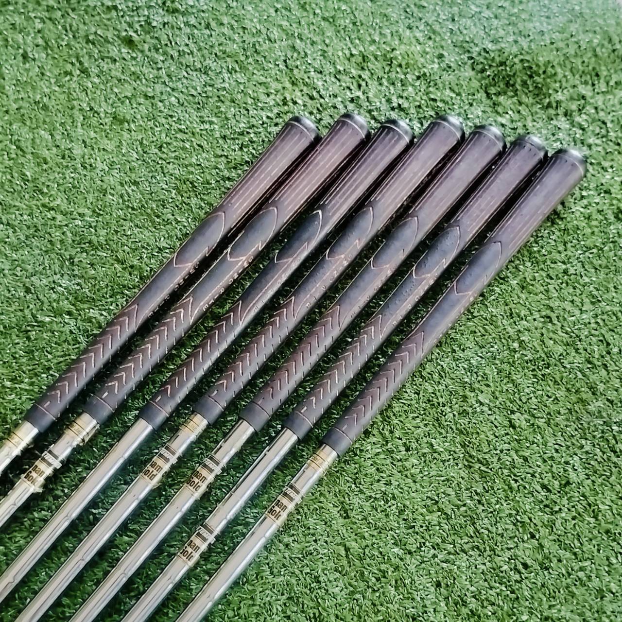 ชุดเหล็ก Taylormade Tour Preferred Forged มีเหล็ก 3 4 5 6 7 8 9 สภาพสวยจัด คลาสสิค ก้าน DYNAMIC GOLD R300 เดิมทั้งชุดเลยค่ะ ไม้กอล์ฟพรีเมี่ยมมือสอง ของแท้ By NakaraLuxurious