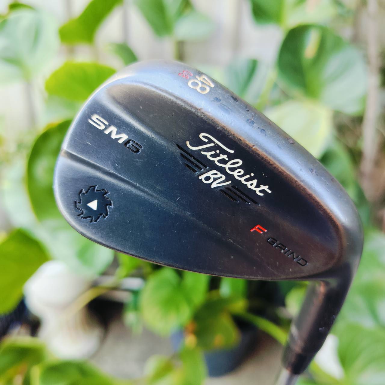 WEDGE TITLEIST SM6 S GRIND องศา 48 BOUNCE 8 F GRIND ฐานด้านล่างเต็ม ตีเต็มวงได้ และเหมาะกับวงสวิงทุกรูปแบบเลยค่ะ ไม้กอล์ฟพรีเมี่ยมมือสอง ของแท้ By NakaraLuxurious