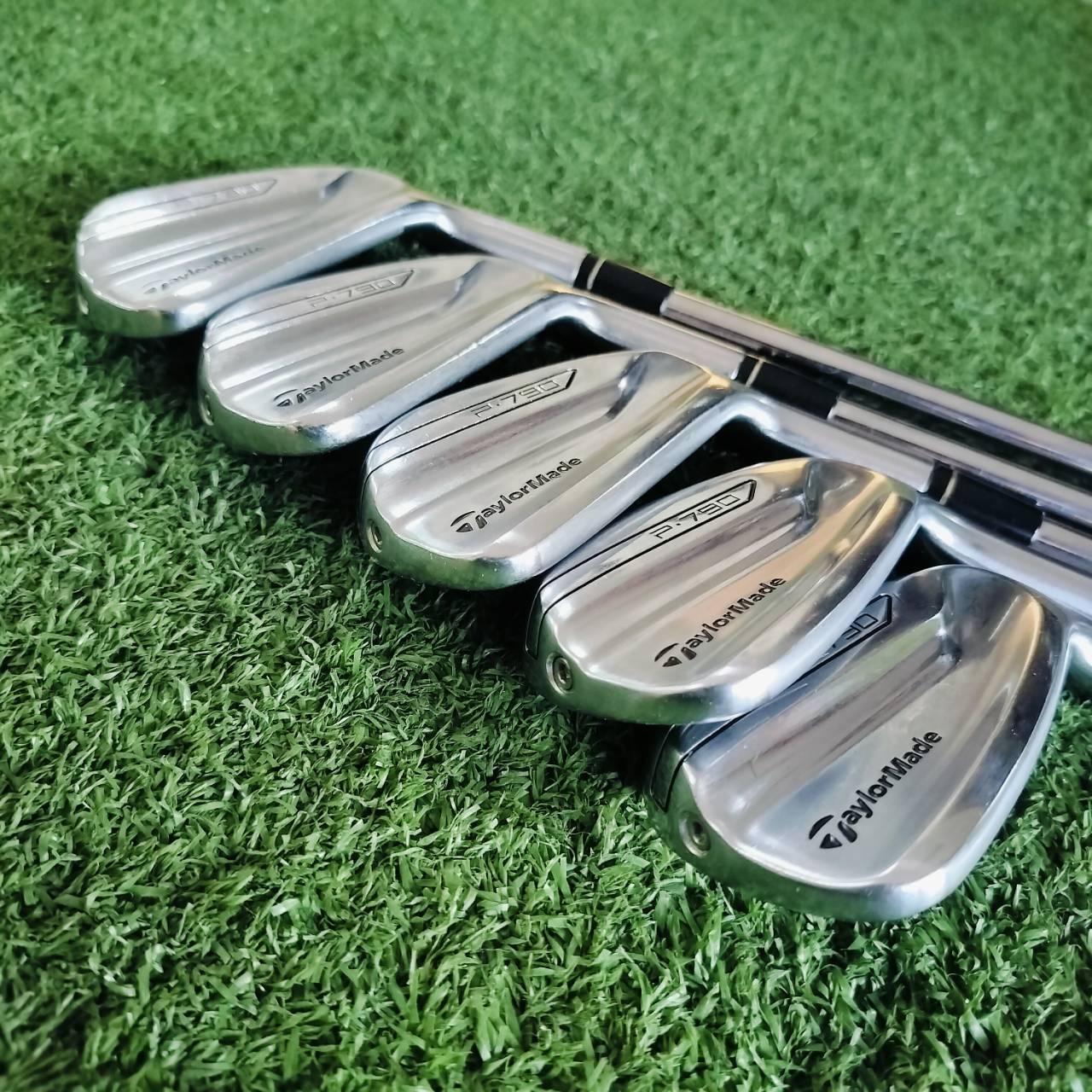 ชุดเหล็ก Taylormade P790 เหล็กประสิทธิภาพเหนือชั้นสูงสุด ดีที่สุดที่ทีมวิศวกร TaylorMade ทำมา ระดับ Ultra-Premium Performance ก้าน NS PRO 950 FLEX S มีเหล็ก 5 6 7 8 9 (ไม่มี WEDGE) SOLE สภาพไม่ค่อยสวย ไม้กอล์ฟพรีเมี่ยมมือสอง ของแท้