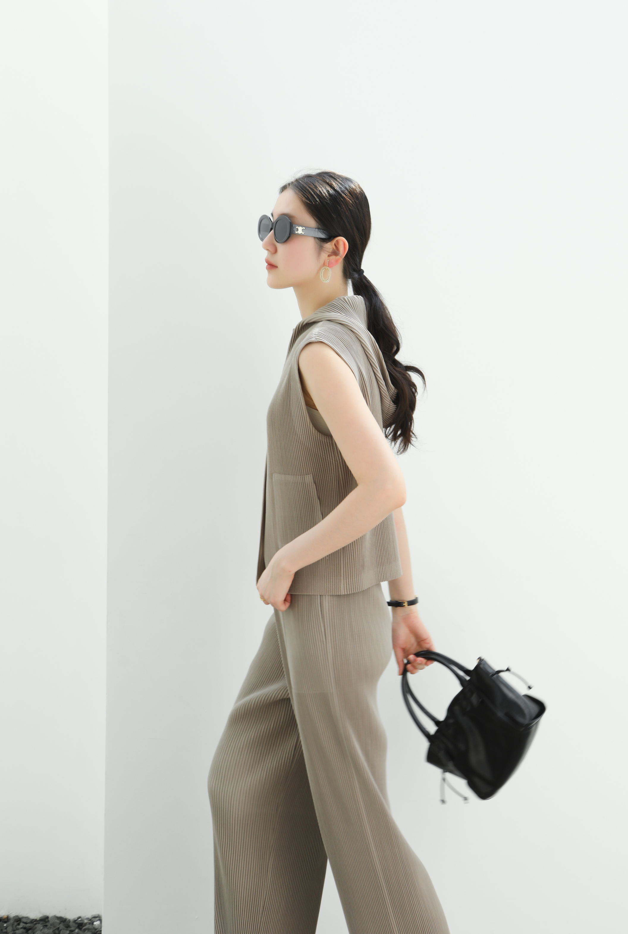 2MUAY รุ่น GJO5103-9 เสื้อพลีทคุณภาพ THICK SLEEVELESS HOODED PLEATED TOP 8 สี FREE SIZE