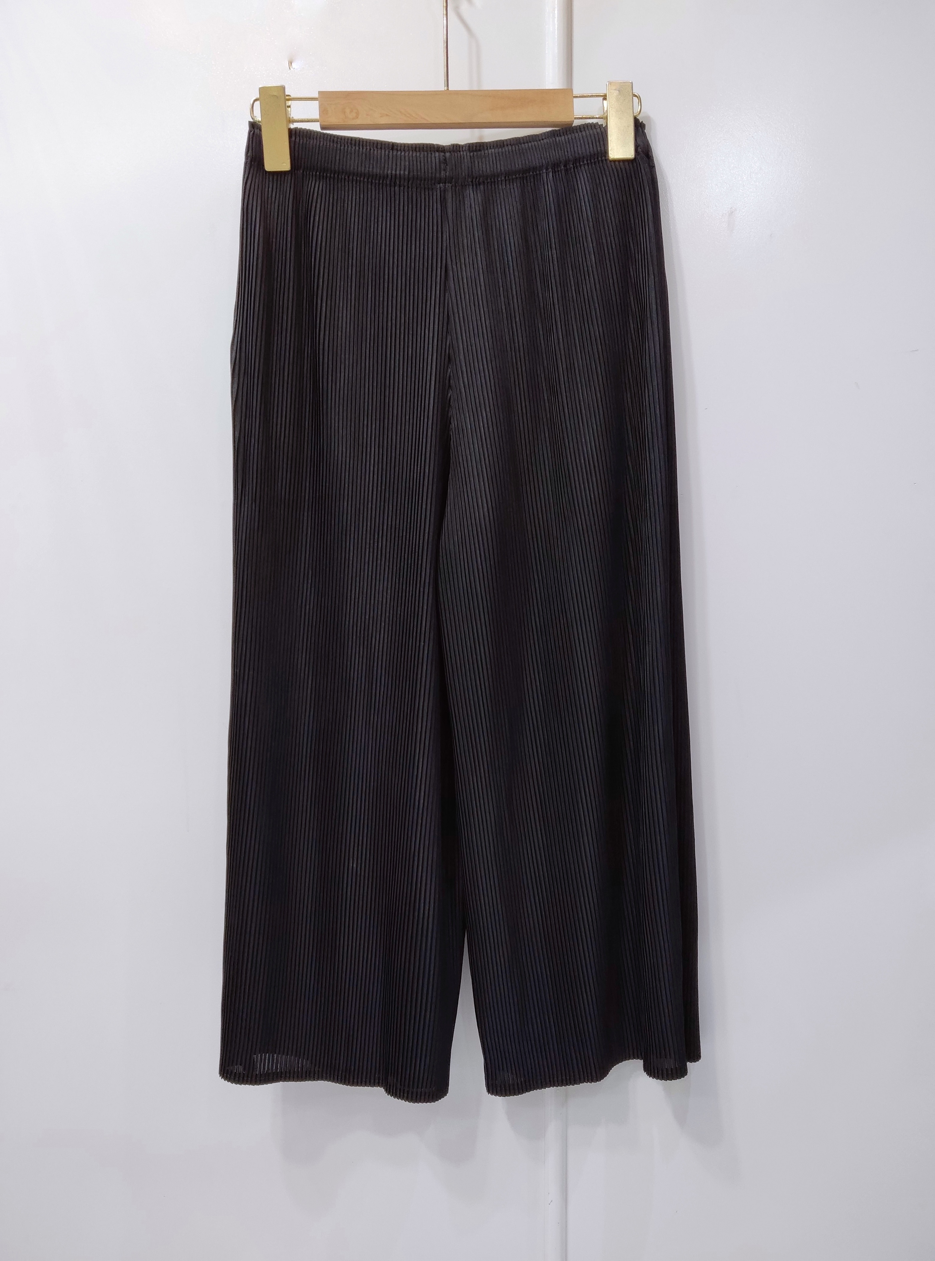 2MUAY รุ่น GM13010 / GM7023 HIGH NECK CAP SLEEVE PLEATED SET สีดำ FREE SIZE