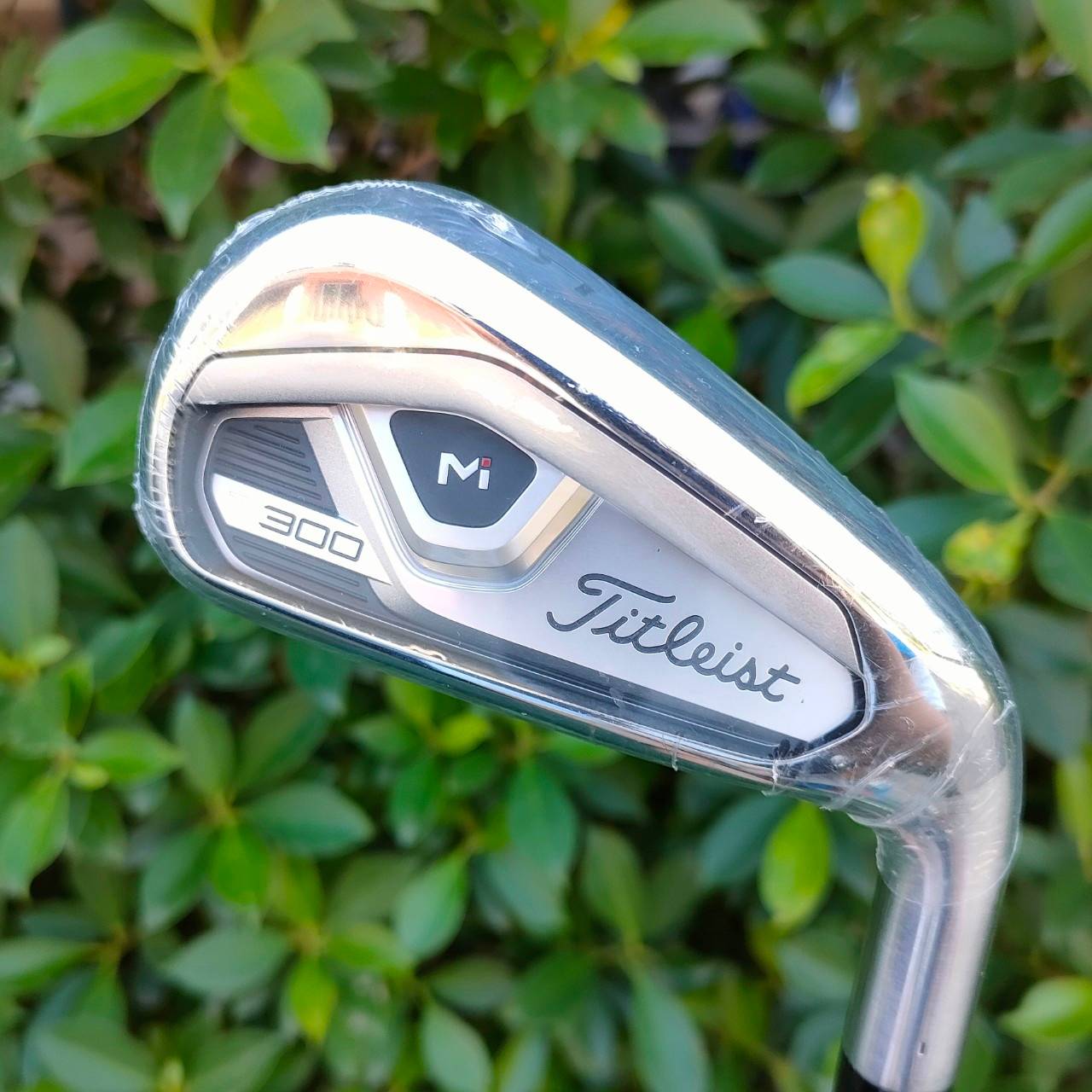 *** ของใหม่มือหนึ่งในซีน *** *** ของศูนย์ครับ *** ชุดเหล็ก TITLEIST T300 ชุดนี้เป็นชุดใหญ่สุดแพงที่สุด มีเหล็ก 5 - 9 PW เเละมี WEDGE องศา 48 มาให้ด้วยครับ