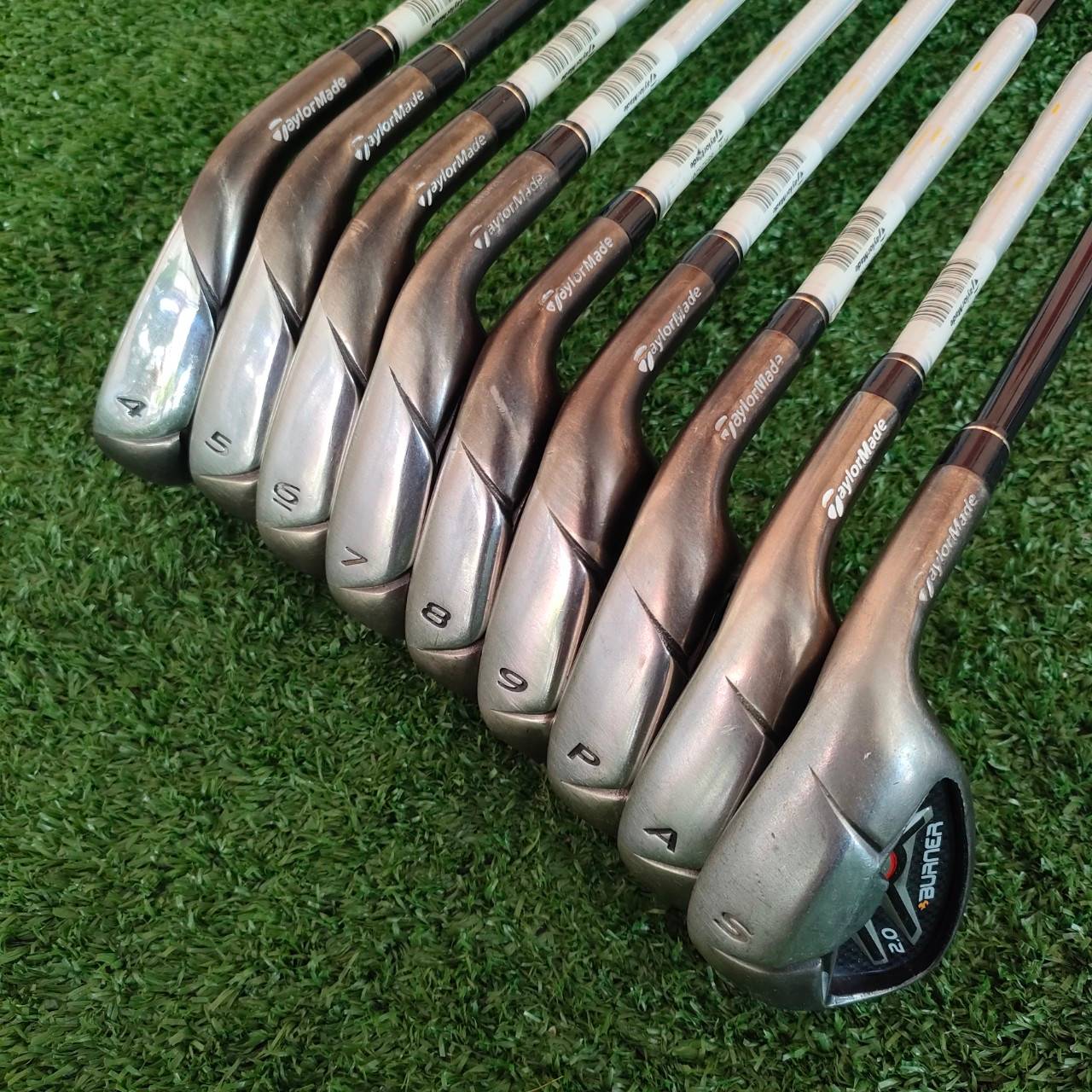 ชุดเหล็ก TAYLORMADE BURNER 2.0 มีเหล็ก 4-9 เเละ PW AW SW ก้าน BURNER 2.0 SUPERFAST FLEX R รุ่นนี้คุณภาพครบครัวที่สุดครับ!!! ตีใบกำลังดี มี CAVITY BACK ตีง่ายมากๆ ตีไกล ทั้งนุ่ม ได้ระยะสุดๆครับ
