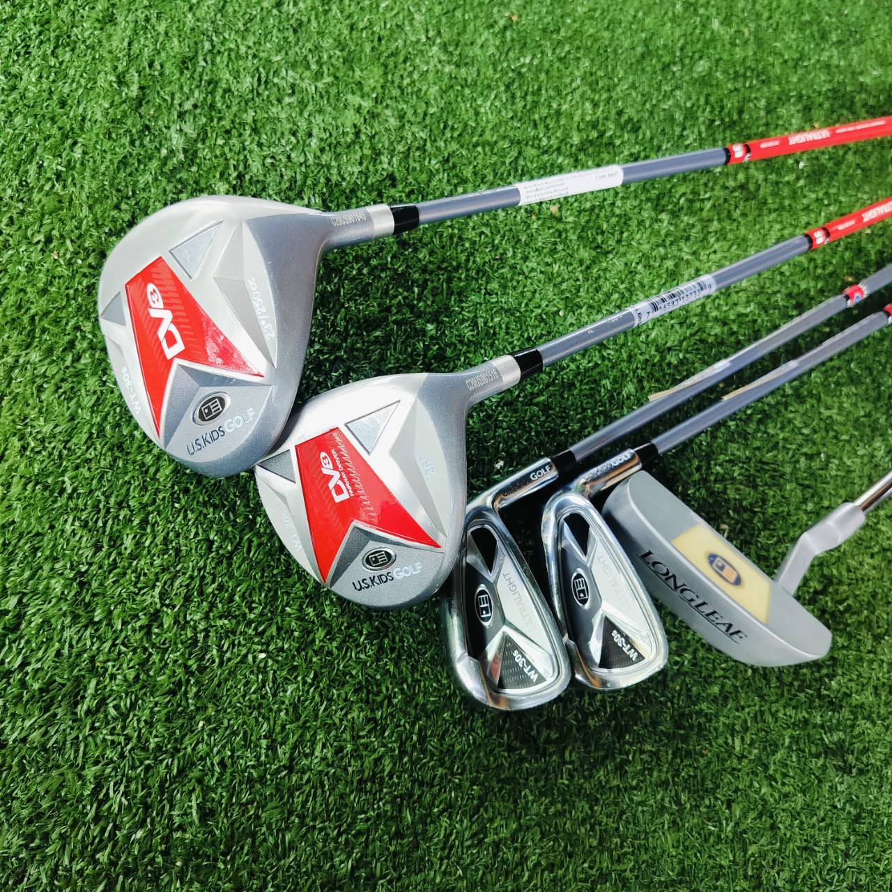 SET U.S.KIDS ULTRALIGHT DV3 39 ก้าน WT-30s 39 FLEX KIDS สภาพสวยมาก Driver ยังไม่แกะ!!! ** ไม่รวมถุงกอล์ฟ** สำหรับน้องที่ความสูง 39 - 42 นิ้ว หรือ 100 - 110 เซนติเมตรโดยประมาณ ไม้กอล์ฟพรีเมี่ยมมือสอง ของแท้ By NakaraLuxurious