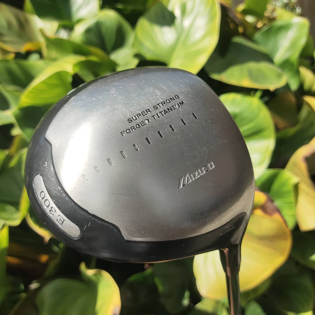 Driver Mizuno JPX E300 Flex SR ผลิตจาก Forged Titanium ที่มีความแข็งแรงและน้ำหนักเบา