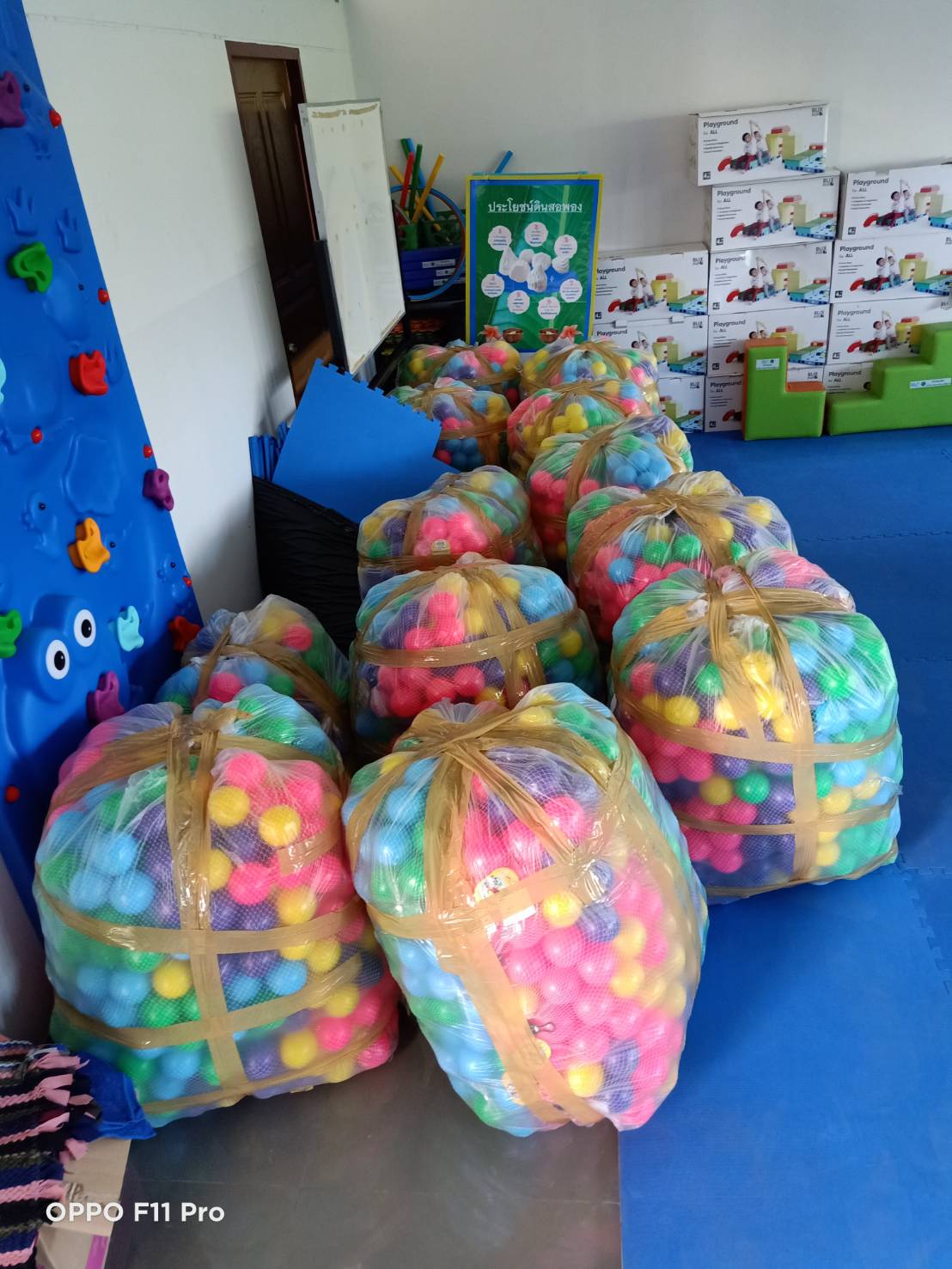 ลูกบอลบ้านบอล มี มอก.ลูกบอล7.5ซม. คละสี สีสดใส ราคาต่อ100 ลูก ลูกบอลบ่อบอล (3นิ้ว) ลูกบอลในห้าง พลาสติกหนา ทนทาน สีสดสวย