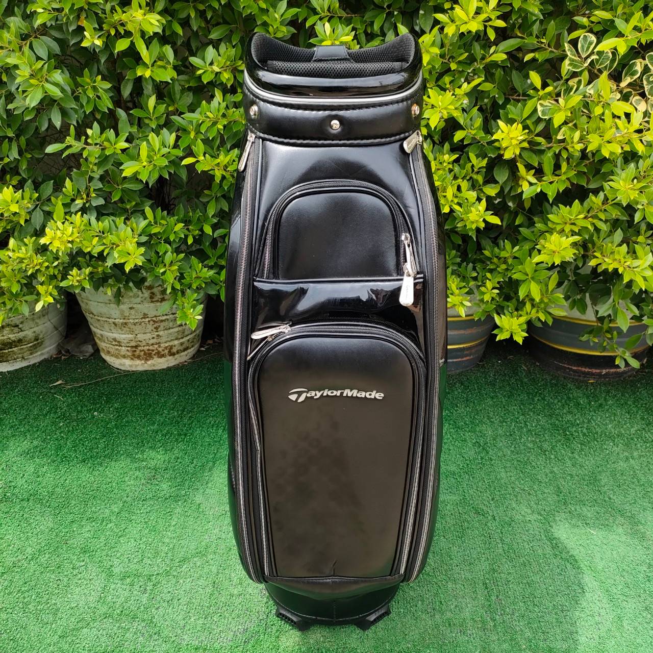 ถุงกอล์ฟ TAYLORMADE มือสอง Premium Modern สวยนางฟ้า *** เจ้าของเดิมทำ COVER ด้านบนหาย ที่ใส่อยู่เป็น COVER BENZ แท้ชั่วคราว ไม้กอล์ฟมือสอง ของแท้ BY NakaraLuxurious