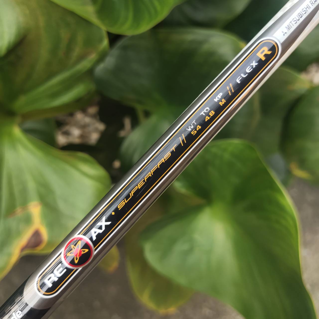 DRIVER TAYLORMADE TOUR BURNER หัวสามเหลี่ยมทางด้านหลัง ทำให้ MOI สูงมาก ตีทั้งไกล และตรง เสียงหวานจัด