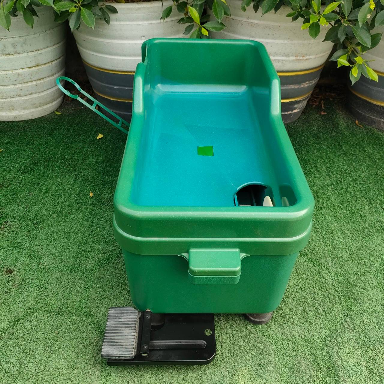 เครื่องจ่ายลูกกอล์ฟมือสอง สภาพสวยมากเดิมๆ แข็งแรงครับ ใช้ซ้อมที่บ้าน คู่กับพรมไดร์ฟ เต๊นไดร์ฟได้เลยครับ