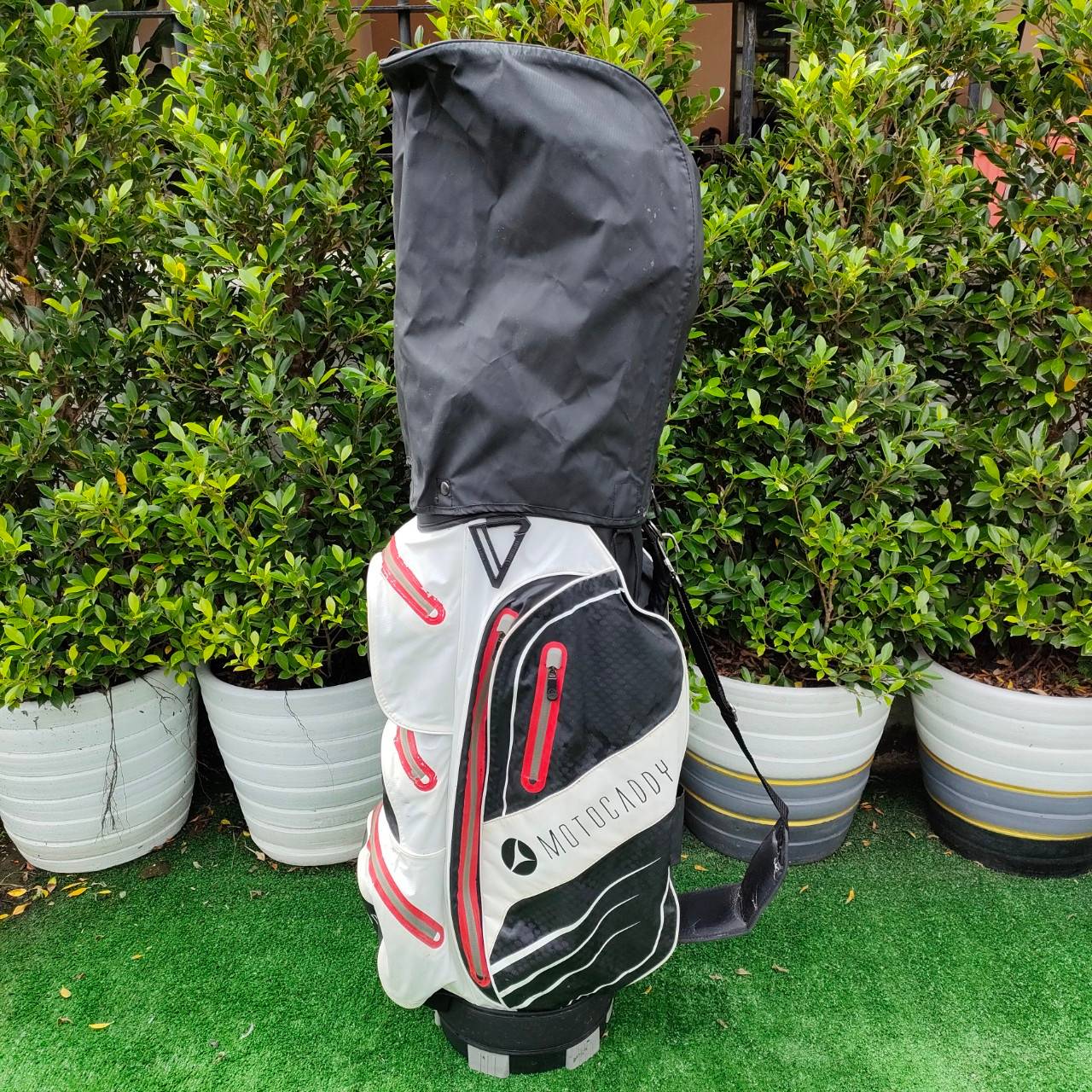 ถุงกอล์ฟมือสอง MOTOCADDY ดีไซน์ออกแบบเท่มากครับ ใส่ไม้แบบ 14 ช่อง สภาพสวยเลย กำลังดังที่ประเทศอังกฤษเลยครับ