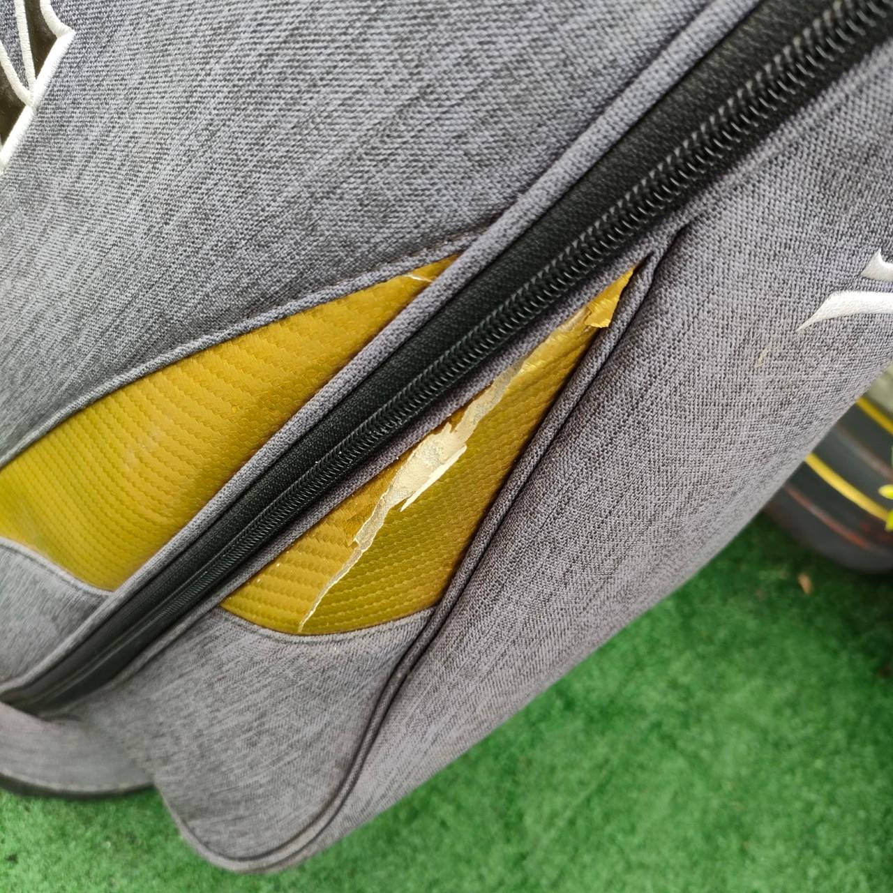 ถุงกอล์ฟ SRIXON มือสอง ปากถุง 8 นิ้ว ** ถุงกอล์ฟมีตำหนินิดหน่อยค่ะ มีรูปตำหนิให้ชมนะค๊า ** เป็นถุงของแท้จากญี่ปุ่นค่ะ มือหนึ่งแพงมาก!!! ไม้กอล์ฟมือสอง ของแท้ BY NakaraLuxurious