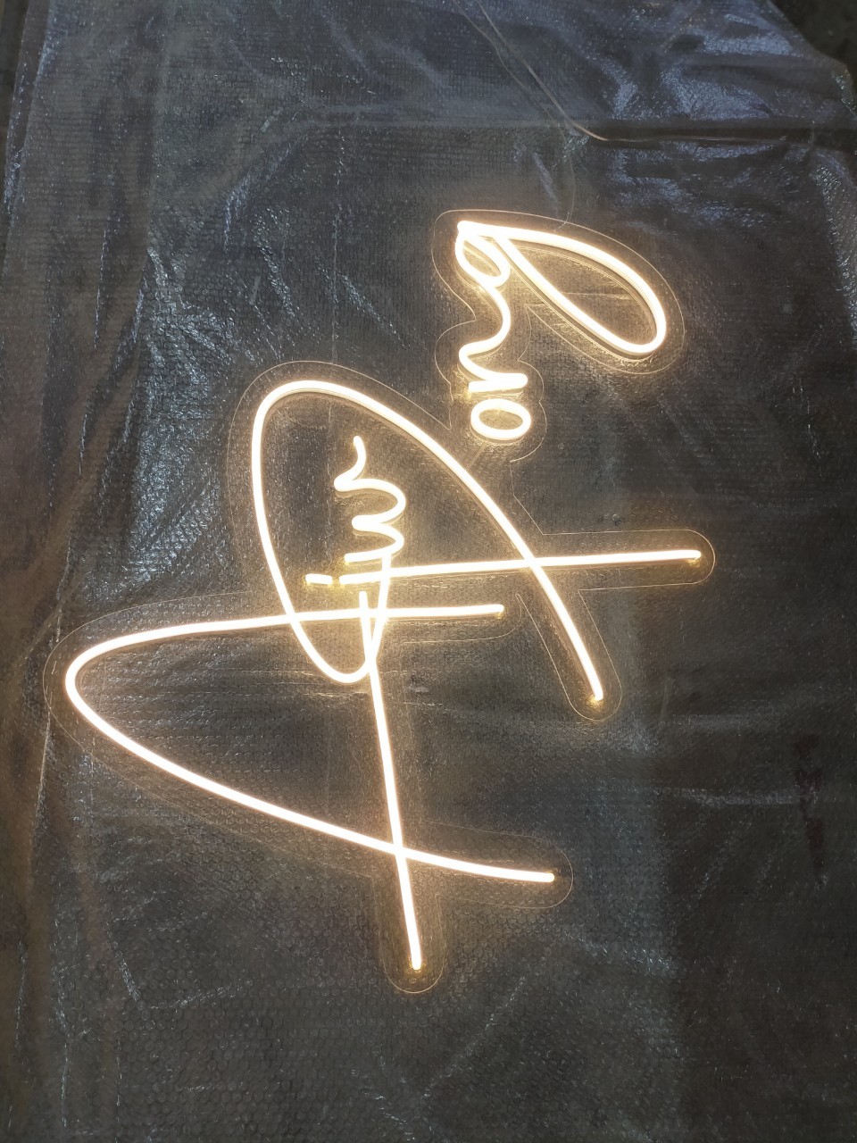 ไฟนีออน