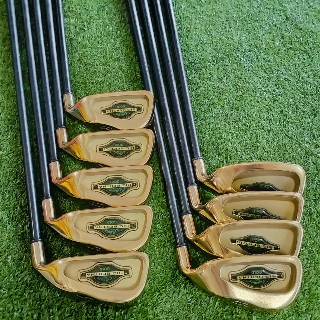 ชุดเหล็ก Callaway BIGBERTHAR GOLD ผลิตจากวัสดุ ทองแดงเบริลเลียม ( BeCu ) ปัดเงาให้เรียบร้อย สวยระดับนางฟ้า หรูหรามาก ไม้กอล์ฟพรีเมี่ยมมือสอง By NakaraLuxurious