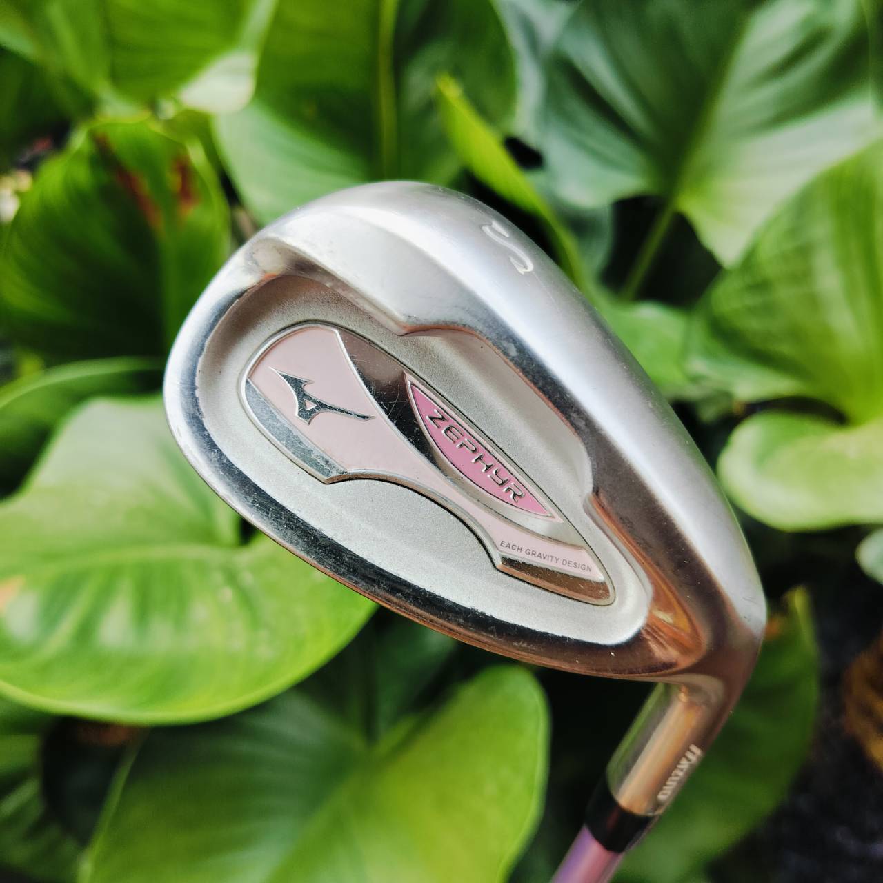 *** ไม้กอล์ฟสำหรับผู้หญิง *** SW MIZUNO ZEPHYR ก้านเบามากสำหรับผู้หญิง เป็น ZEPHYR รุ่นใหม่ ซีรี่ตีง่าย ไม้กอล์ฟพรีเมี่ยมมือสอง ของแท้ By NakaraLuxurious