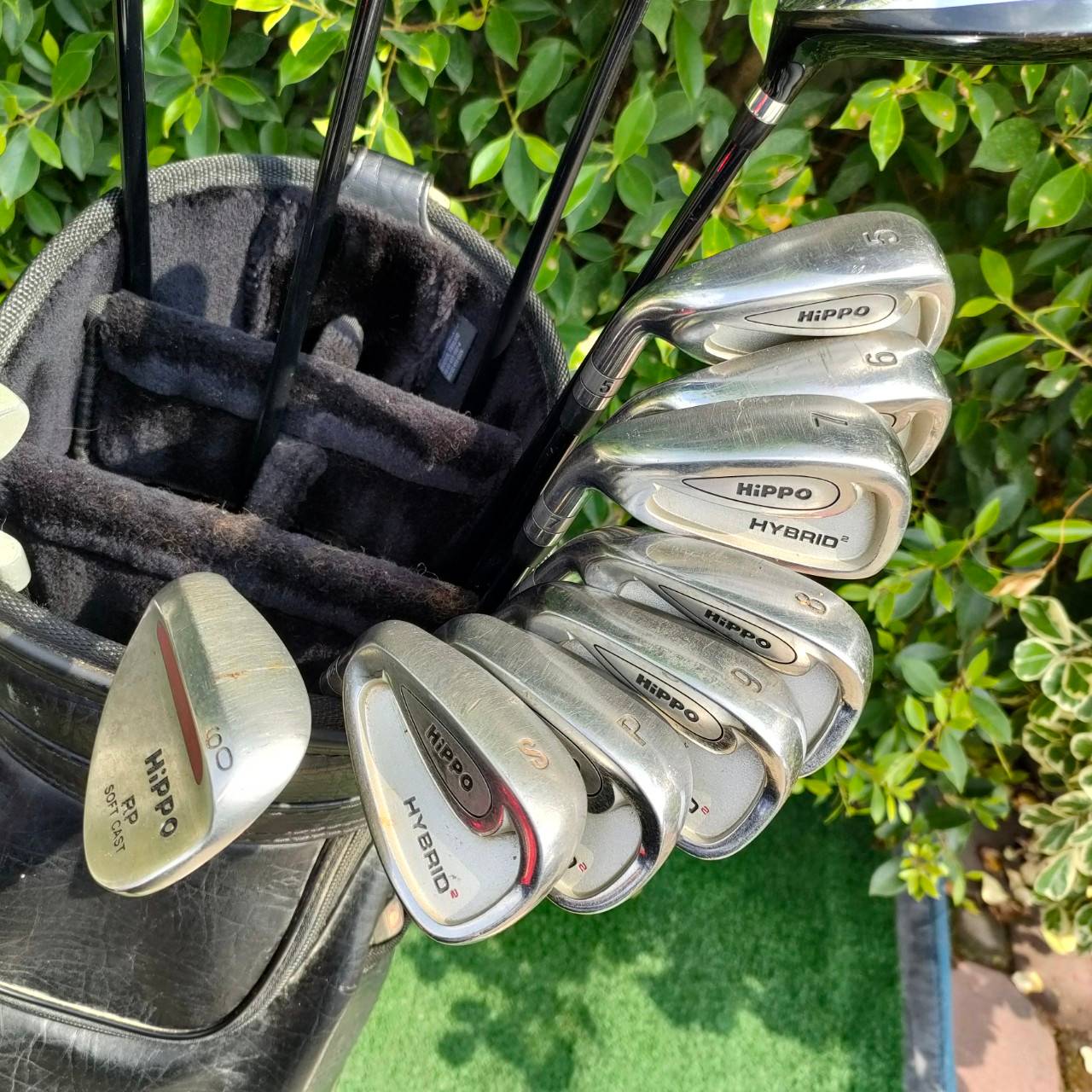 ** ไม้กอล์ฟครบชุดสำหรับท่านที่ถนัดซ้าย ** FULLSET HIPPO HYBRID ทั้งชุดประกอบด้วย หัวไม้ 1 3 เเละ hybrid 3,4 ชุดเหล็ก 5-9 เเละ PW SW WEDGE องศา 60 PUTTER พร้อมถุงกอล์ฟ เป็นไม้กอล์ฟที่ครบครัน พร้อมออกรอบได้เลย สำหรับท่านที่ถนัดซ้ายครับ