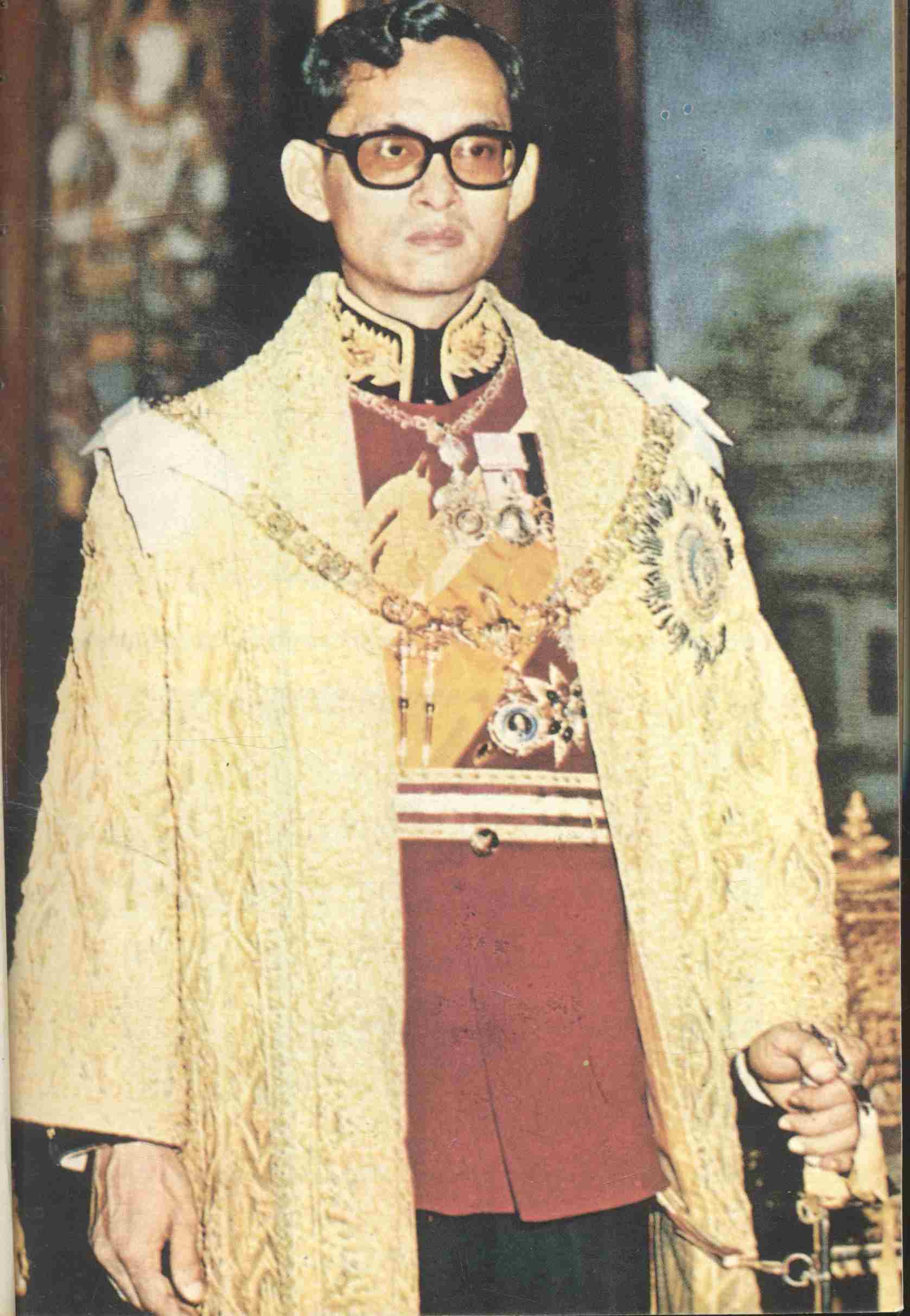 เฉลิมพระเกียรติ เรียงความเฉลิมพระเกียรติพระบาทสมเด็จพระเจ้าอยู่หัว เนื่องในวโรกาสเฉลิมพระชนมพรรษา๕รอบ ๕ ธันวาคม ๒๕๓๐