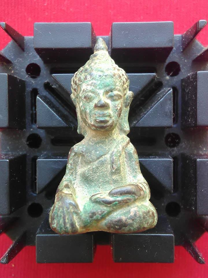 (ขายแล้ว) พระกรุนาคาม ปางสะดุ้ง เนื้อสำริด สนิมหยก 3000 บาท