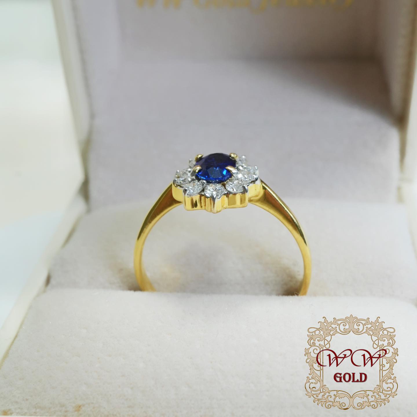 แหวนไพลินล้อมเพชร