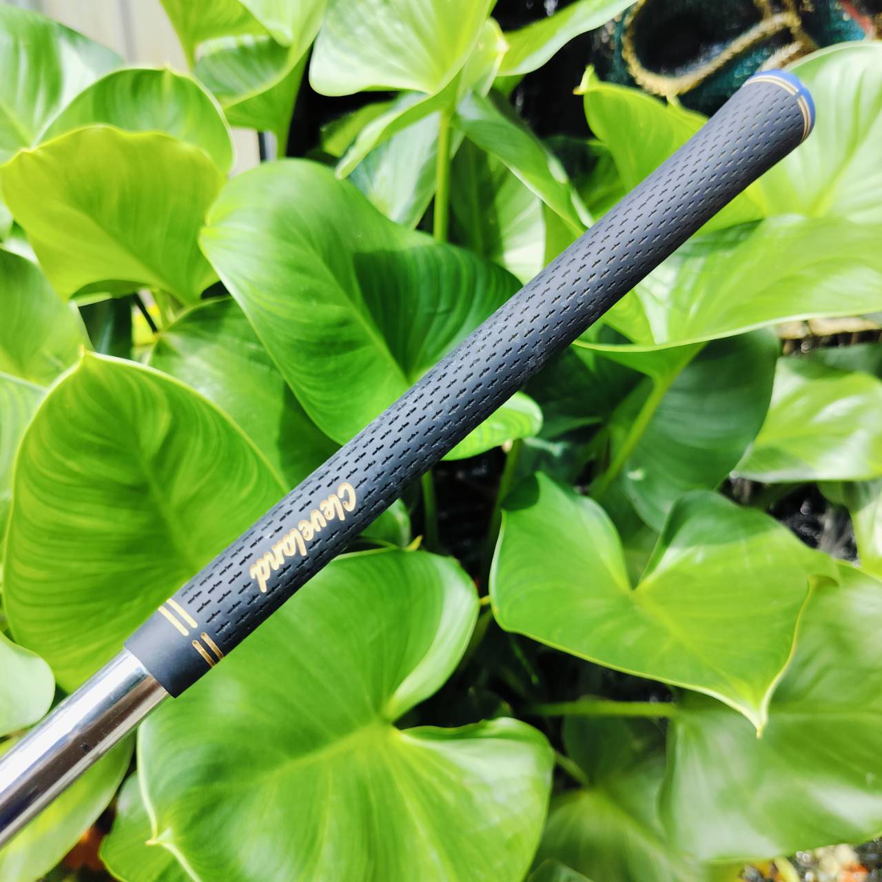 WEDGE Cleveland RTX 3 องศา 58 BOUNCE 9 ก้าน NS PRO 950 FLEX S ร่องลึกมากๆ ดูได้จากรูป และยังมี SPIN MILLED และมี LASER คล้ายๆร่อง เพิ่มขึ้นมาอีก เอาเป็นว่าถ้าชิพแล้ว ไม่ติดสปินเลย ต้องไปเรียนวงใหม่เลยค่ะ ไม้กอล์ฟพรีเมี่ยมมือสอง ของแท้ By NakaraLuxurious