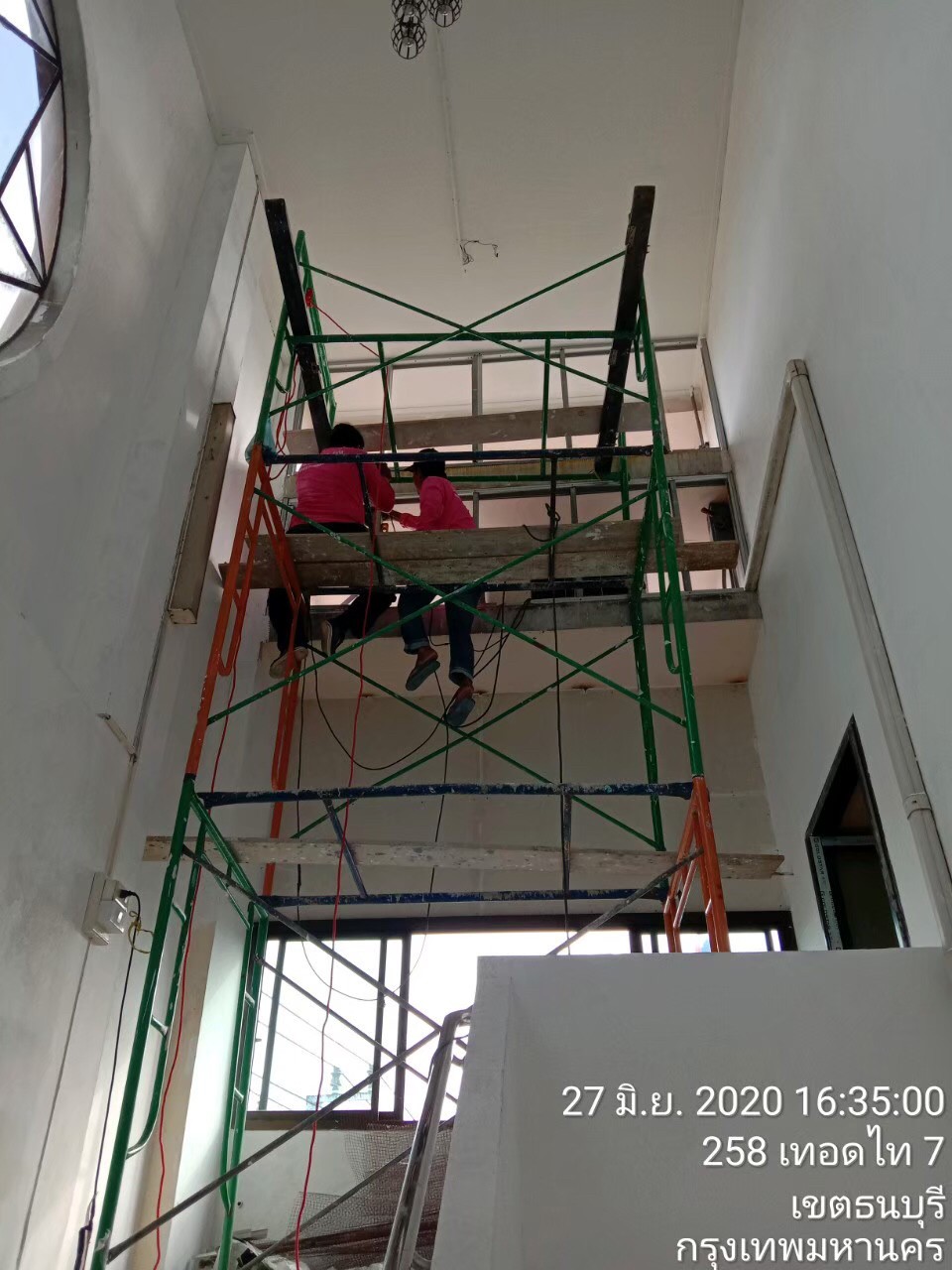 รร.วัดอินทรารามปรับปรุงห้องประชุม และสนามกีฬาในร่ม