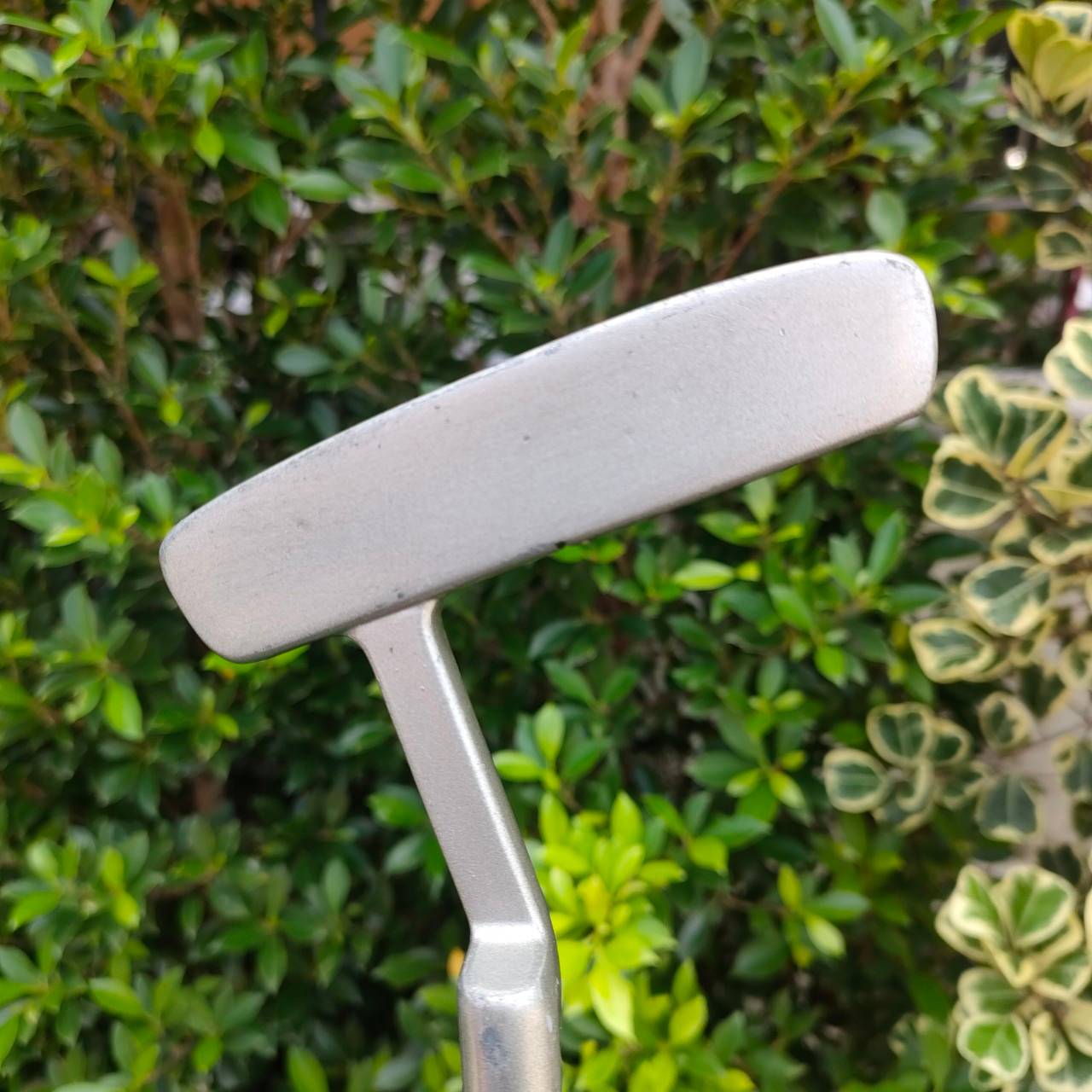 PUTTER PARIS ก้านกราไฟต์ TRIPLE FORCE ความยาว 33 นิ้ว เล็งง่าย ด้านหลังมีบอลอีกหนึ่งลูก และมีขีด พัตต์ง่ายมากๆครับ