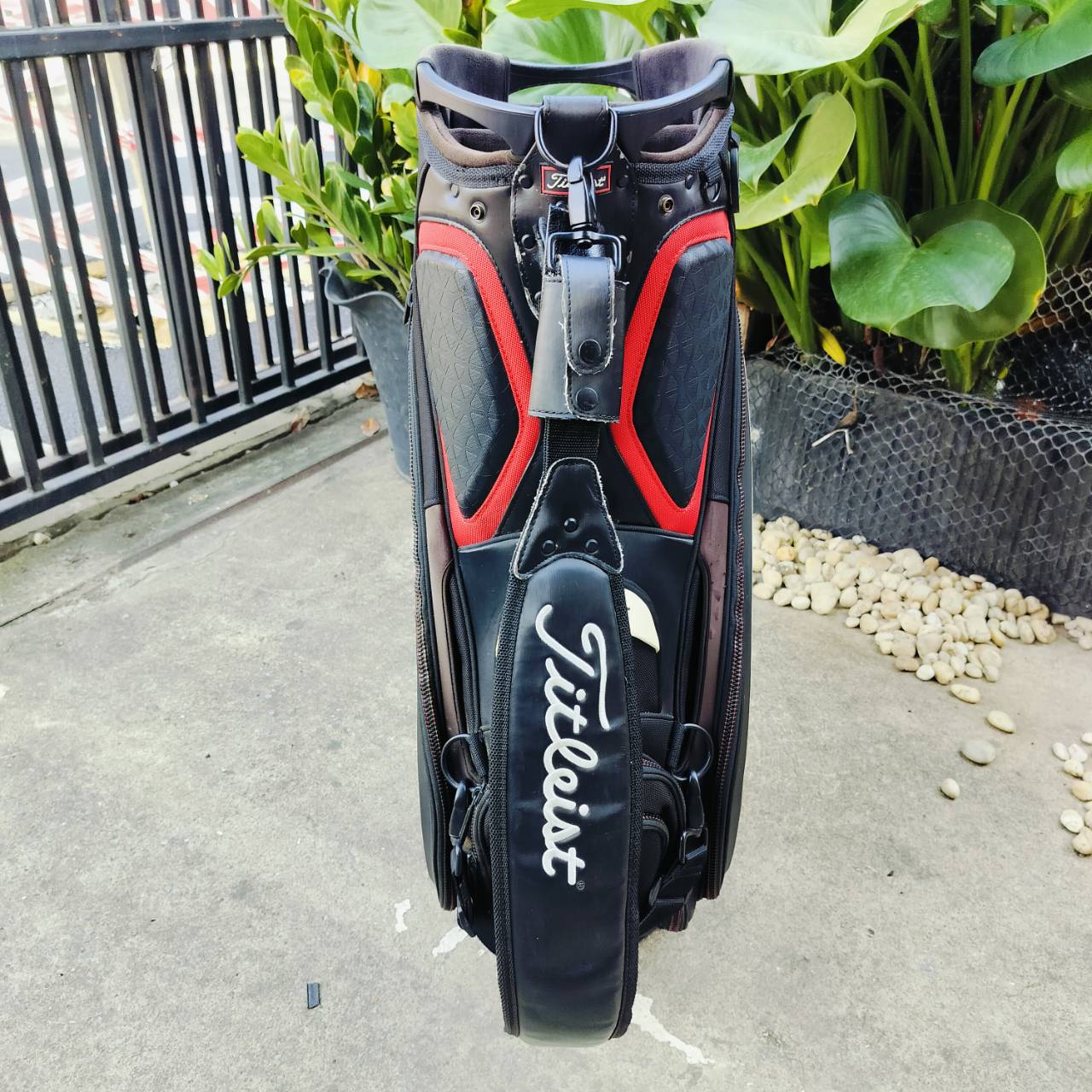 ถุงกอล์ฟ Titleist Titleist Tour Staff Bag มือสอง ของแท้!!! ของใหม่เกือบ 2 หมื่น!!!