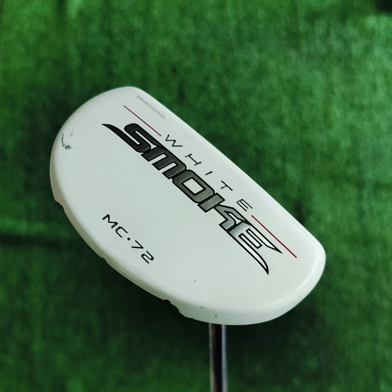 พัตเตอร์ TaylorMade White Smoke MC-72 ความยาว 34 นิ้ว เป็นไม้พัตเตอร์รุ่นยอดนิยมที่ออกแบบมาเพื่อช่วยให้นักกอล์ฟเล็งลูกได้แม่นยำและพัตต์ได้อย่างราบรื่น ไม้กอล์ฟพรีเมี่ยมมือสอง ของแท้ By NakaraLuxurious