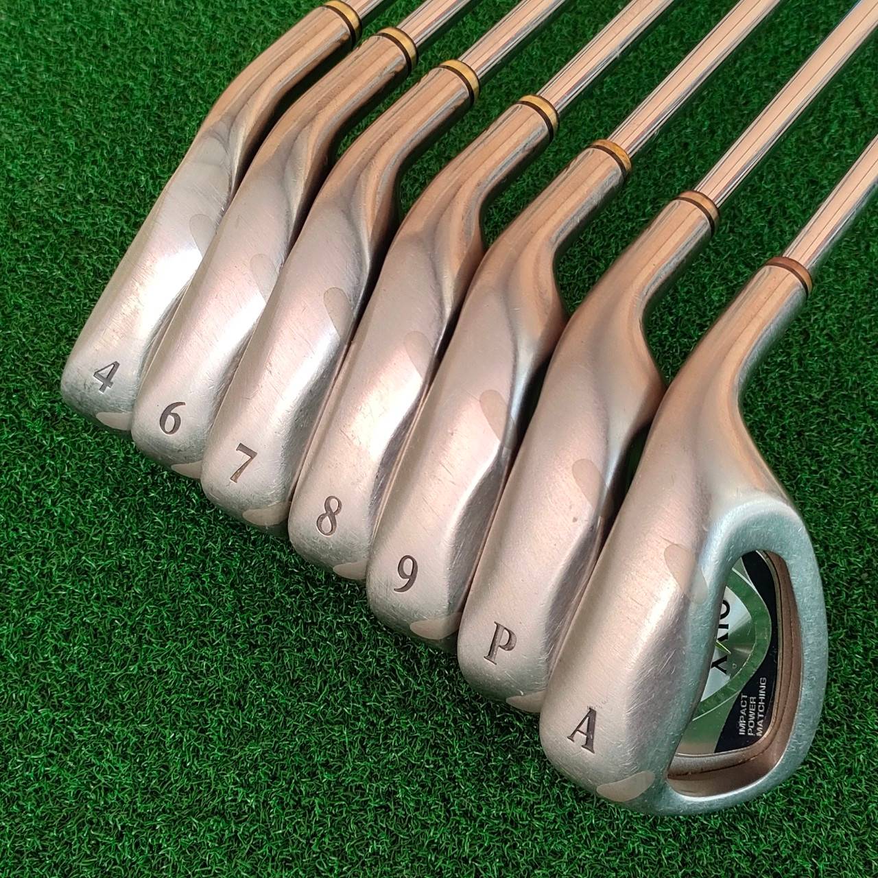 ชุดเหล็ก หน้าเด้ง XXIO IMPACT POWER มีเหล็ก 4 6 7 8 9 เเละ PW AW ** ไม่มีเหล็ก 5 ครับ ** ก้าน N.SPRO 950 GH FLEX R ชุดนี้หน้าเด้ง มีแผ่นหน้าเด้งหน้าไม้ ก้านเหล็กเบา คุณภาพดีพรีเมี่ยม