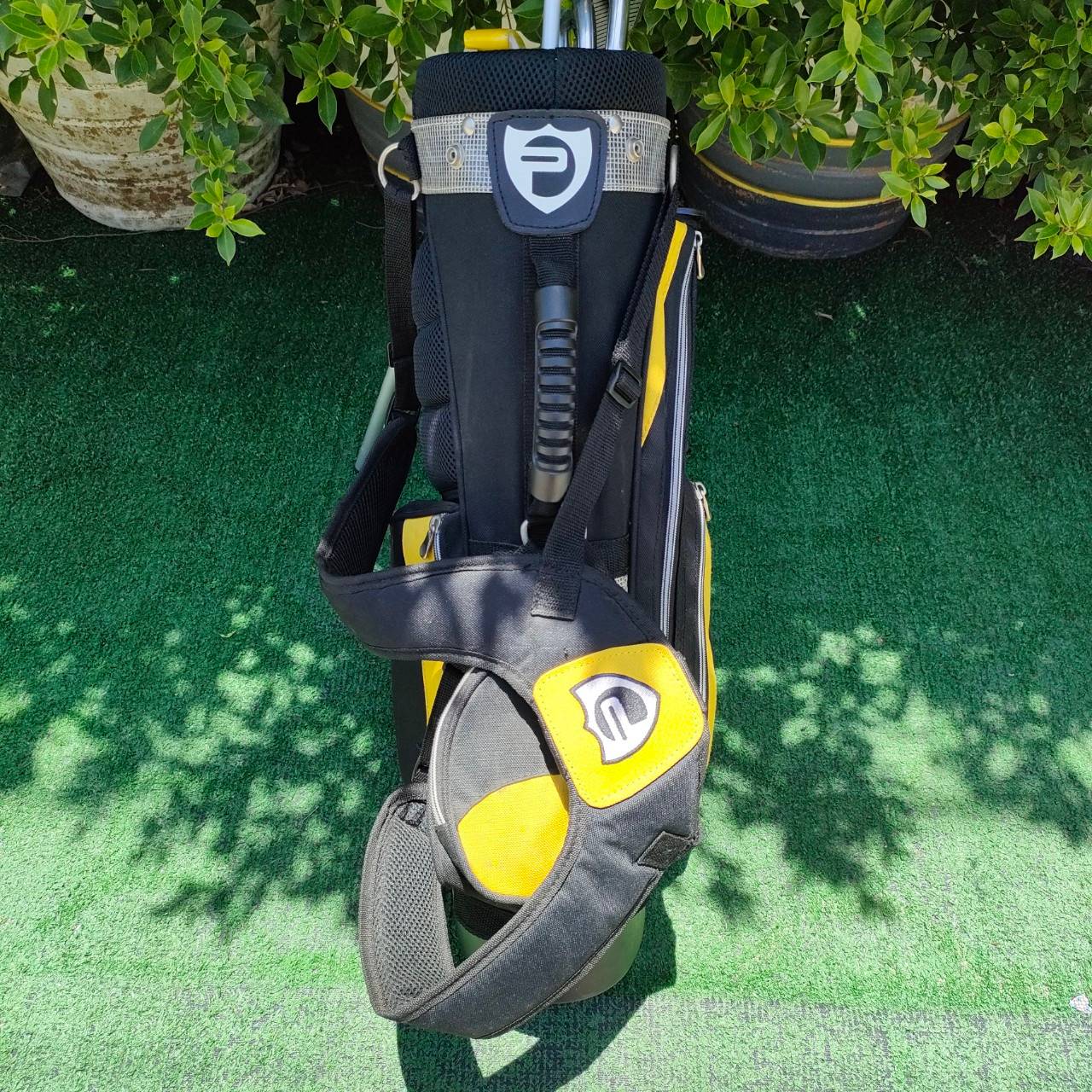 ***ไม้กอล์ฟสำหรับเด็ก*** KIDS SET PERRY GEAR มือสอง ทั้งชุดประกอบด้วย DRIVER และ เหล็ก 5 7 P PUTTER PERRY ถุงกอล์ฟ PERRY ขาตั้ง ไม้กอล์ฟมือสอง ของแท้ BY NakaraLuxurious