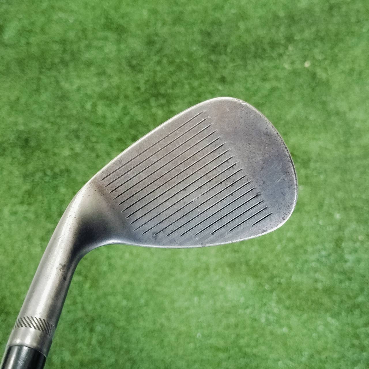 WEDGE TITLEIST SM6 องศา 56 BOUNCE 14 F GRIND ฐานด้านล่างเต็ม ตีเต็มวงได้ และเหมาะกับวงสวิงทุกรูปแบบเลยค่ะ ไม้กอล์ฟพรีเมี่ยมมือสอง ของแท้ By NakaraLuxurious