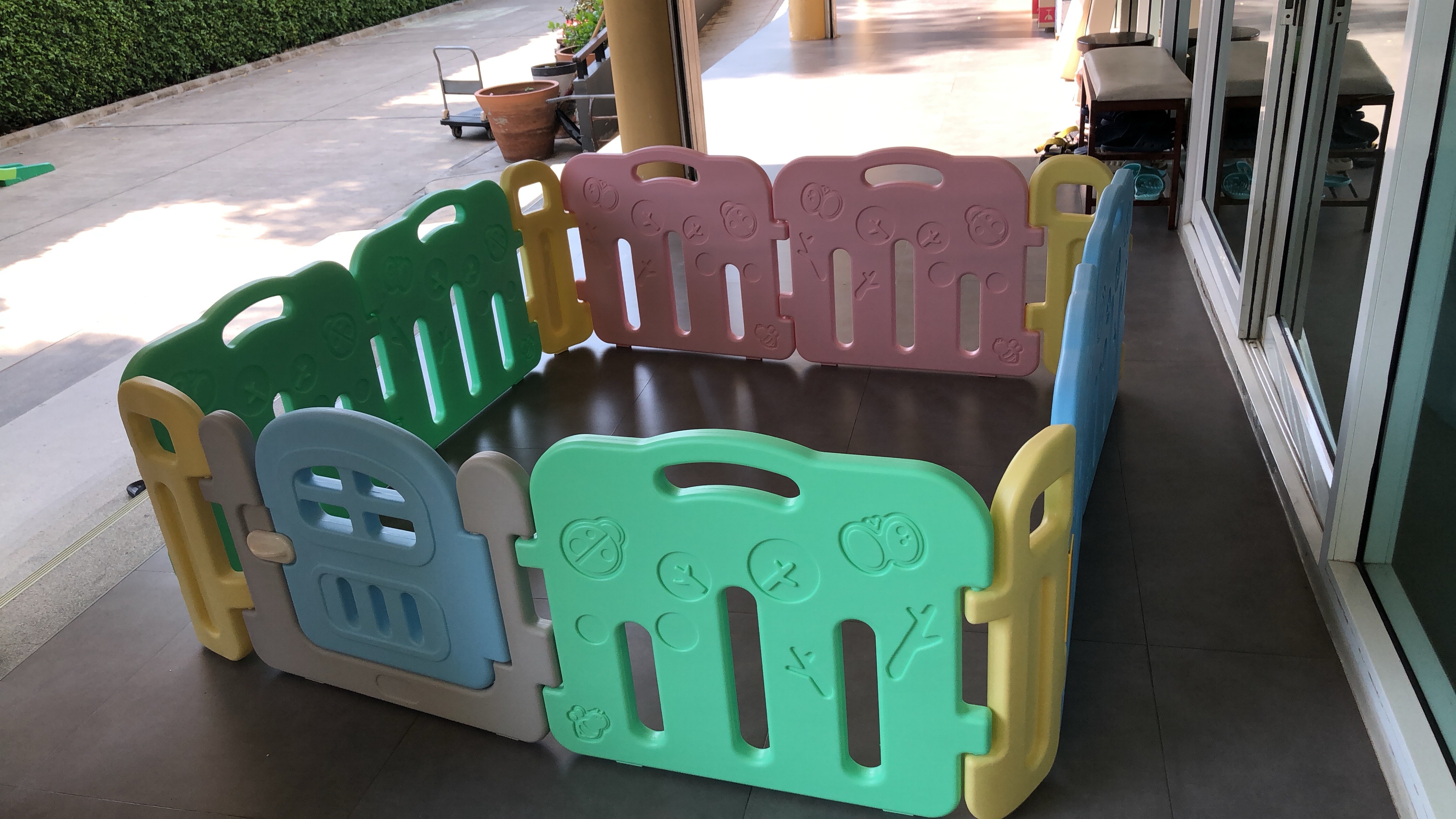 คอกกั้นพลาสติก บ่อบอลมีประตู คอกบอล รั้วกั้นเด็ก เครื่องเล่นสนาม เฟอร์นิเจอร์ราคาโรงงาน พร้อมส่ง