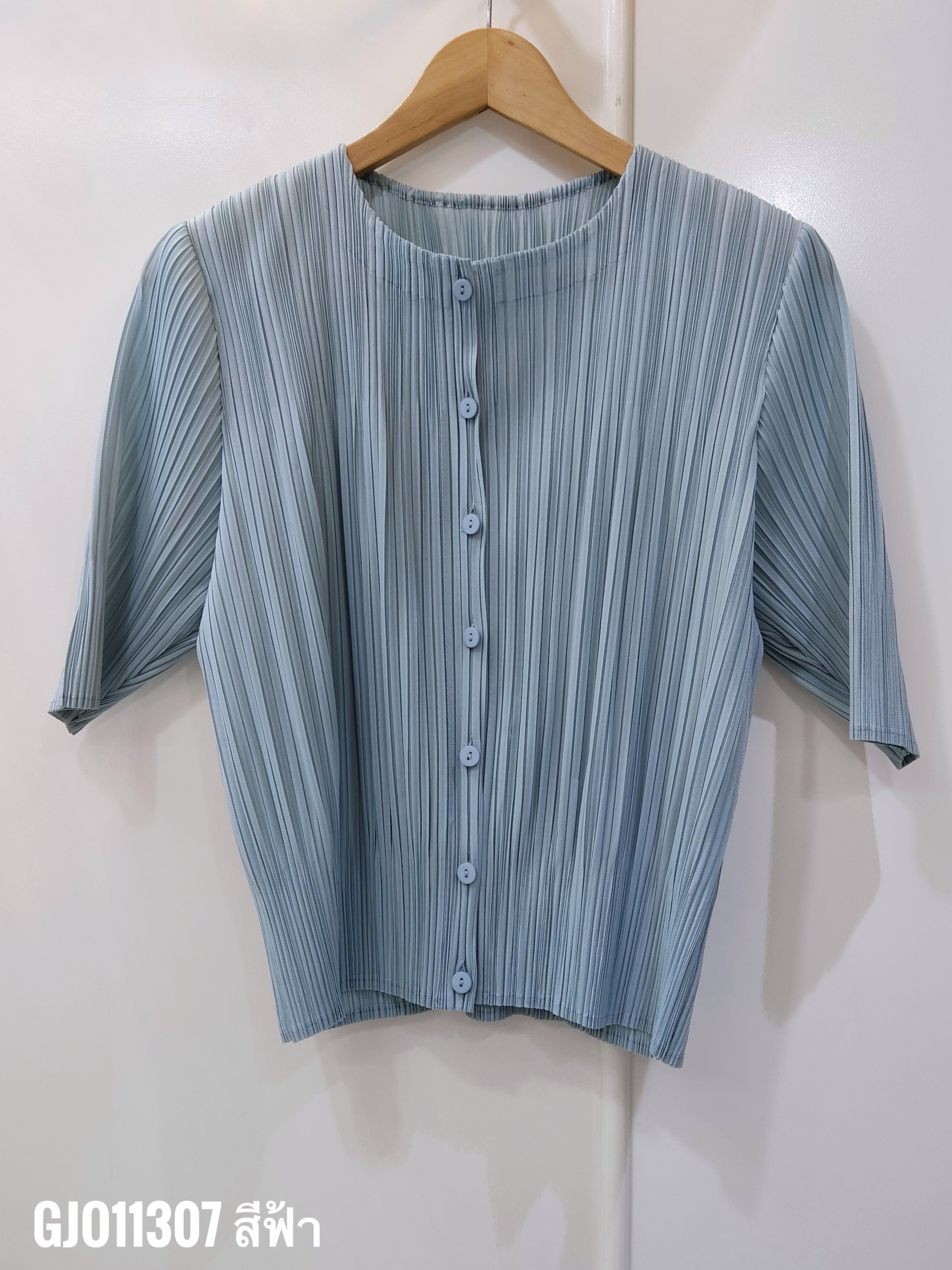 2MUAY รุ่น GJO11307 เสื้ออัดพลีท ROUND NECK BUTTON FRONT PLEATED TOP