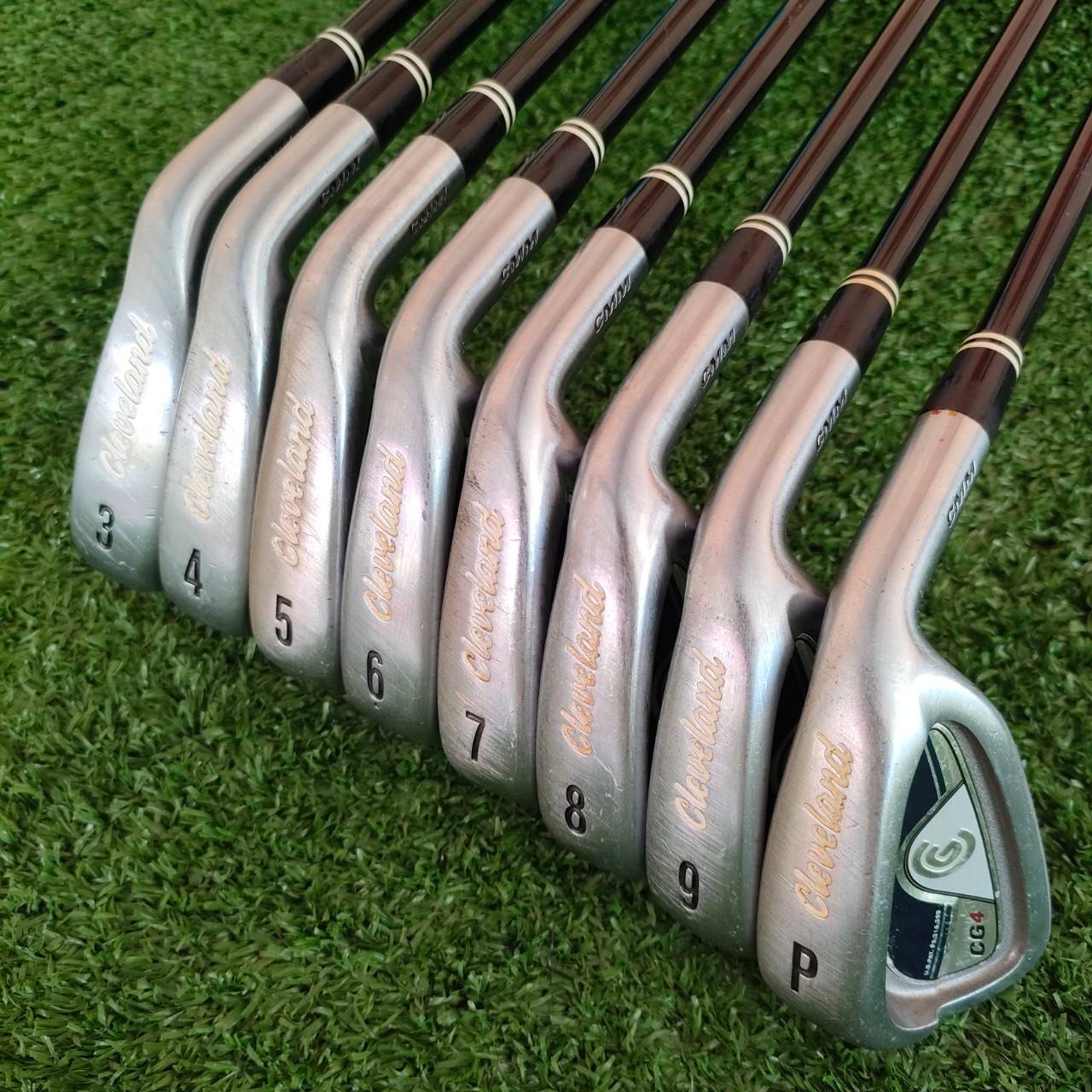 ชุดเหล็ก CLEVELAND CG4 มีเหล็ก3-9 เเละ PW ก้าน ACTION LITE FLEX A เหล็กตีง่ายมากๆ และแม่นยำมากๆ Cleveland ของดีมากๆครับ ก้านเบามาก และนุ่ม เหมาะกับท่าน ที่อยากหาไม้ที่ตีสบายๆ ตกหยุด วงไม่แรงมากนะครับ