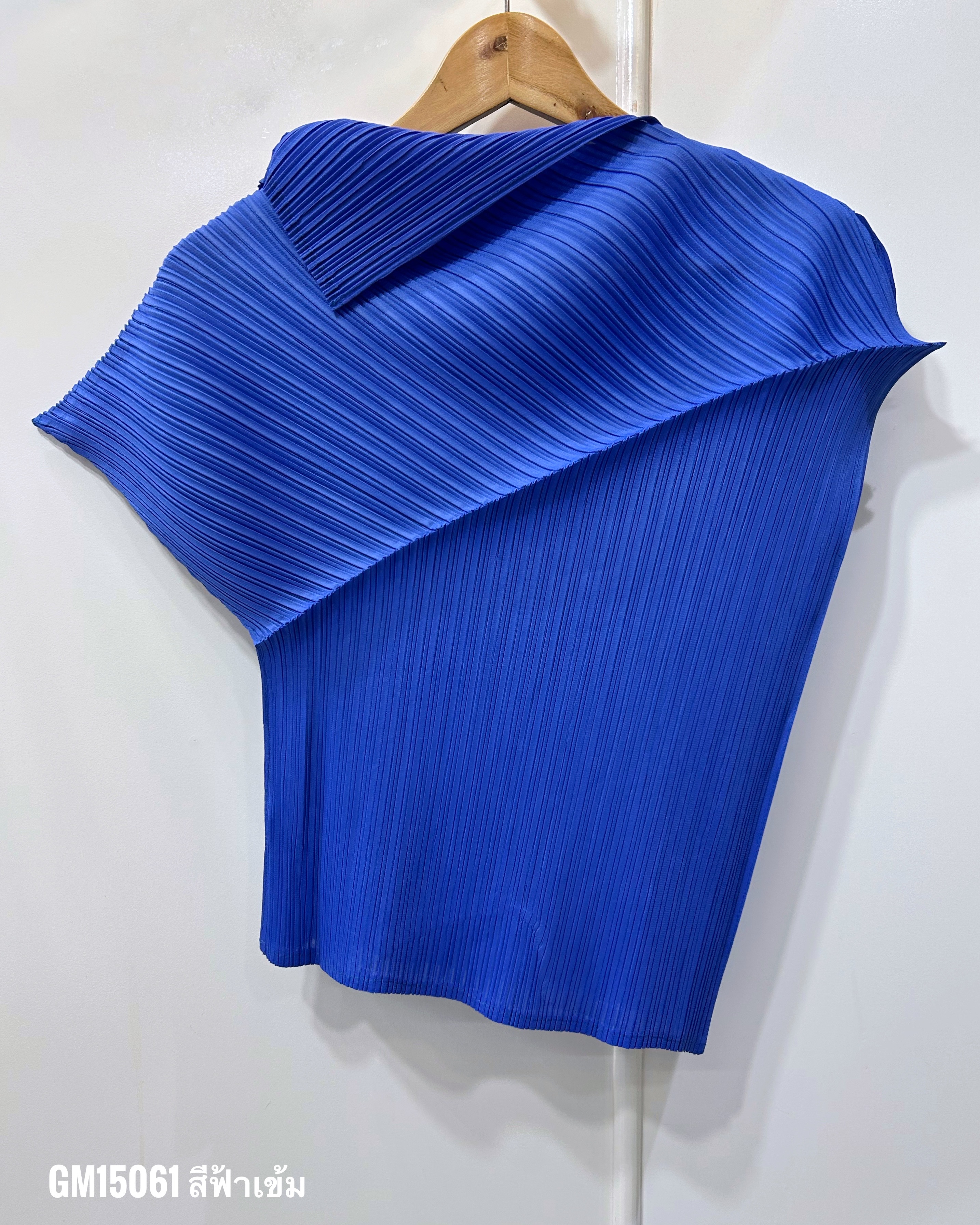 อกถึง 40 นิ้ว 2MUAY รุ่น GM15061 เสื้ออัดพลีท FOLD NECK ASYMMETRIC PLEATED TOP 12สี FREE SIZE