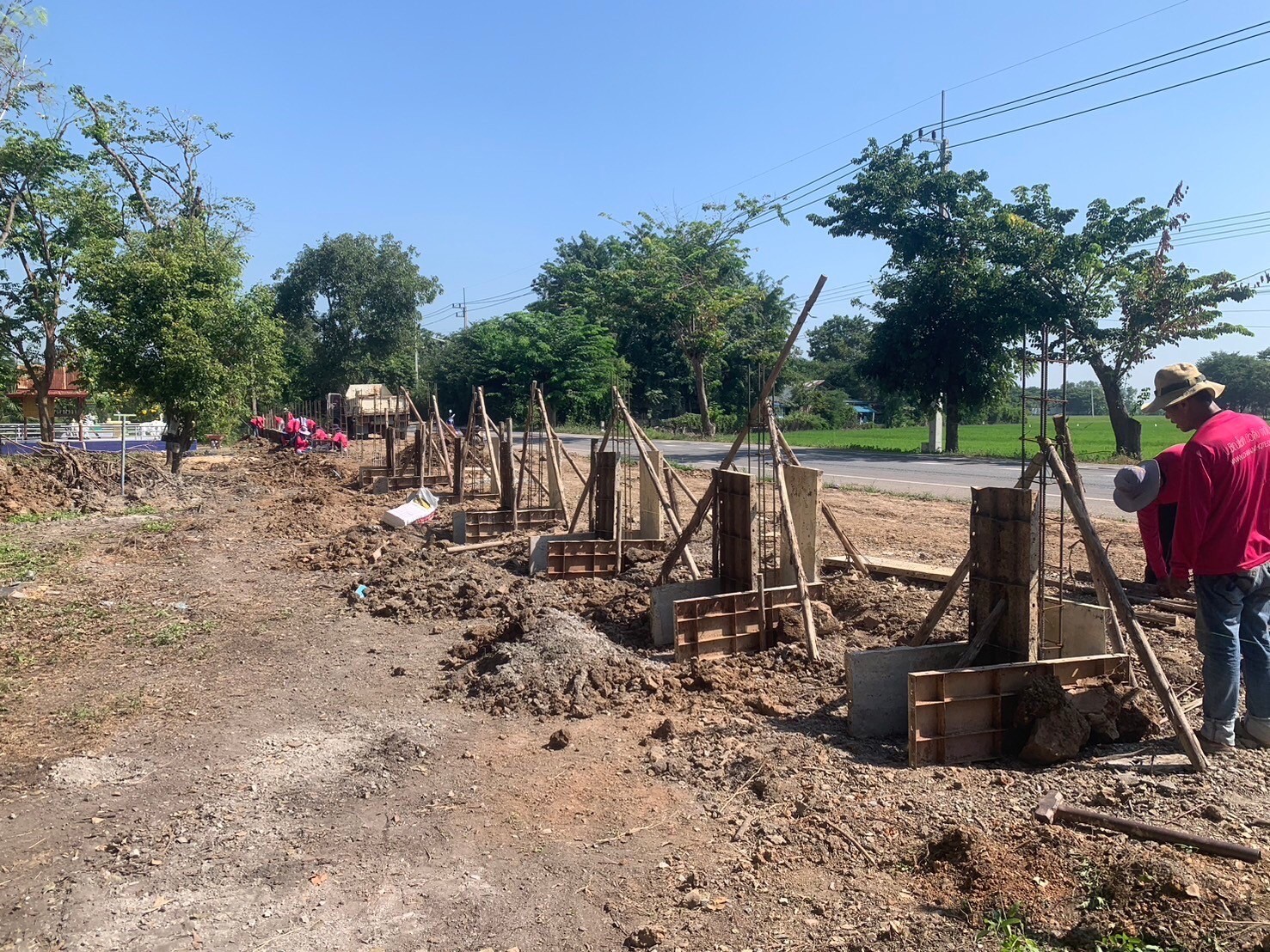 สร้างกำแพงวัดดงกะเชา จ.สุพรรณบุรี